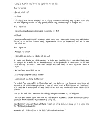 - Chẳng lẽ nhân viên công ty vẫn lưu luyến "chủ cũ" hay sao?

Điêu Thuyền hỏi:

- Sao anh lại nói vậy?

Lã Bố nói:

- Hồi công ty Từ Châu còn trong tay Lưu Bị, dù gặp nhiều khó khăn nhưng công việc kinh doanh vẫn
tiến triển. Nay trong tay anh, sao công ty thủng như cái sàng, chỗ nào cũng là lỗ thủng thế nhỉ?

Điêu Thuyền nói:

- Dù sao thì cũng chưa đến mức anh phải bi quan như vậy đâu!

Lã Bố nói:

- Nhưng anh vẫn thật không hiểu. Cuối năm tới rồi, lương nhân viên chưa trả, thưởng cũng là khoản lớn
cần chi, vậy mà tình hình tài chính không có gì khả quan. Em tìm Sái Văn Cơ, nhờ cô ta nói với Tào
Tháo mấy câu đi!

Điêu Thuyền hỏi:

- Anh định vay tiền à?

- Năm hết tết đến, không vay tiền thì biết làm sao?

Đây chẳng phải lần đầu tiên Lã Bố vay tiền Tào Tháo, song tình hình công ty ngày càng bi đát. Nhờ
thời gian qua làm ăn khấm khá nên Tào Tháo thường cho Lã Bố vay tiền và thành chủ nợ lớn nhất của
Lã Bố. Lần này Tào Tháo sợ Lã Bố không trả được nợ nên rất do dự. Sái Văn Cơ gọi điện cho Điêu
Thuyền:

- Xin lỗi bồ nhé, mình cố hết sức rồi.

Lã Bố cuống cuồng như con ruồi mất đầu:

- Muốn dồn anh vào đường chết hay sao?

Tục ngữ nói "hoạ vô đơn chí". Lã Bố cảm thấy tuyệt vọng không chỉ vì nợ lương, mà còn vì tương lai
của công ty. Dù thị trường cạnh tranh cực kỳ khốc liệt nhưng người ta vẫn kiếm được lợi. Còn công ty
sở dĩ xuống dốc là bởi năng suất lao động không cao. Và sở dĩ năng suất lao động không cao bởi thiếu
người tài.

Phẫn quá hoá buồn cười. Lã Bố nhăn nhó bao ngày, bỗng nhiên nhớ tới một câu chuyện cũ:

Thời Xuân Thu, có một người nước Việt trải chiếu bày tiệc mời khách. Gần tới trưa mà chỉ có mấy
người đến. Anh ta lẩm bẩm: "Người nên tới lại không tới".

Nghe được mấy lời đó, có khách nghĩ bụng: "Người nên tới lại không tới, chẳng hoá ra ta không nên
tới? "Họ bèn đứng dậy cáo từ.

Anh chàng hối vì lỡ lời, vội rốt rít giải thích: "Không nên đi sao lại đi? "
 