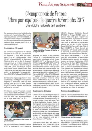 Championnat de France
Libre par équipes de quatre interclubs 2017
Une victoire nationale tant espérée !
Les quelques chutes de neige tombée durant la
semaine sur la France n’ont pas effrayé les cent
équipes qualifiées et contrairement à 2015, le
championnat affiche complet le samedi à 13h30,
non pour déplaire à l’arbitre principal Michaël
DEBIESSE et ses assistants David GUILLOT et
Jean-Pierre BERBERAT.
Première séance (100 équipes)
Les lorrains doivent apprécier l’air de la Savoie
car comme en 2013 et en 2015, c’est encore eux
qui enlèvent le 1er
round. Avec 3536 points,
Kevin COURTNEY, Franck FISCHER, Thierry
SCHMIT et Laurent IMHOFF de l’Association
Maizières Cartes sont en tête. Ils devancent
deux autres clubs qui ont réalisé eux aussi plus
de 3000 points, l’Excuse Niortaise de Sylvie
TRECOIRE, James NOURIGEON, Jacques
NOCQUET et Sylvain AUBERT (3269) et les
Trois Bouts de Saint-Jean de la Ruelle, vainqueur
en 2013, de Gérard VASLIER, Jacky AUBRY,
Pierre COUTHERUT et Claude SAUNIER (3182).
Derrière ce trio, cinq autres quatuors ont réussi
à capitaliser plus de 2000 points : leurs capitaines
Roger LETAY (Normandie), Didier GARTNER
(Alsace), Jacky NOVELLO (Centre), Frédéric
BOURGET (Allier) et Stéphane JANNEAU (Ile
de France) en sont ravis !
On retrouvera aussi en 2nde
séance le président
de l’Ain Christian BOBILLOT (10ème
) qui précède
celui de la Corse, Laurent PAOLETTI. Ça passe
aussi pour Alexis LAMY, le jeune lyonnais qui
suit les stages jeunes d’été : il est 16ème
.
Les vauclusiens Didier COMMERE et Michel
LOPEZ se suivent aux 21ème
et 22ème
places. La
Bourgogne aura encore un bon contingent
d’équipes en 2nde
manche puisqu’elles seront
quatre à pouvoir prétendre aller au bout : Fernand
MESQUITA (14ème
), le Champion de France
2012 Jean-Jacques BLANDIN (26ème
), le 3ème
du
Championnat de France 2016 Christophe
DALLERIT (29ème
) et Jérôme CLAIR qui prend
le 52ème
et dernier billet qualificatif inespéré avec
un total négatif de 228. La formation régionale de
SallanchesdeGéraldNICOLLIN,DanielCROTTO,
Thierry LANDORMY et Alain BRIANCON est la
1ère
recalée à -244. Elle est accompagnée dans
la charrette par la troupe du trésorier national
Patrick BAUMGARTEN et par celle de la
présidente champenoise Claudie GRUMIER. Le
Tarot Club Baumois (Franche-Comté), pourtant
mené par son président Guy OLIVIER, se classe
dernier de cette épreuve.
Deuxième séance (52 équipes)
Comme le veut la coutume, les points acquis au
1er
acte sont divisés par deux et malgré les
consignes arbitrales, toutes les formations ne
sont pas complètes à l’heure de la reprise. Parmi
les deux retardataires, signalons l’équipe en
tête. En plus de la pénalité, elle va moins voir de
jeu que l’après-midi, ce qui la fait rétrograder au
26ème
rang. Heureusement, 28 équipes entrent
en finale ! Le classement est complètement
chamboulé car Sylvie TRECOIRE a sérieusement
dégringolé. Elle est même éjectée de la finale,
terminant 34ème
au général. Gérard VASLIER
s’en sort mieux puisqu’il n’a perdu que 13
places. Il occupe la 16ème
position.
Alors 41èmes
avant le début des parties, les
représentants du Tarot Club des Deux Caps de
Marquise (Nord Pas de Calais), à savoir Gérard
NEYRET, Sébastien DUCROCQ, Bernard
SPECQUE et Philippe MERTEN scorent à
presque 4000 points pour s’emparer des
commandes (3932). Ils précèdent les azuréens
Sophie MATHIEU, David BARETY, Suzette
CASTAGNE et Jean-Pierre BUSSON partis
d’encore plus loin (46èmes
) et les franciliens
Claude BONJEAN, Pierre LAMY, Max ZANA et
David COLZETTI de l’Atout Bonneuil qui
améliorent leur 10ème
place du tantôt. Entre 2400
et 3000 points, on retrouve Didier COMMERE
qui a fait une belle avancée, Didier GARTNER,
Jacky NOVELLO et Laurent PAOLETTI qui ont
gardé leur positionnement et Jean-Jacques
BLANDIN qui a fait un rapproché dans le but de
conquérir un nouveau titre interclubs. L’ALM
Tarot d’Evreux de Roger LETAY est distancée
du peloton (1734), même si elle occupe la 9ème
place. On retrouvera également en finale Alexis
LAMY (peut-être bien sa première) et Christian
BOBILLOT qui, lui, en connaîtra une nouvelle !
MichelLOPEZetFrédéricBOURGETparticiperont
eux aussi à ce grand rendez-vous. De tous les
bourguignons en course, seuls les charollais de
Christophe DALLERIT n’embarqueront pas le
dimanche après-midi. Jérôme CLAIR et les
siens ont fait un magnifique retour, se hissant
18èmes
à 1361 points. Le dernier strapontin est
occupé par Stéphane JANNEAU qui était
pourtant bien parti. Il s’en est fallu de peu !
Troisième séance (28 équipes)
On divise à nouveau les scores de moitié et on
repart pour 25 donnes le dimanche après-midi.
A la 1ère
position, Gérard NEYRET a dégusté, se
retrouvant 10ème
au général. Les bourguignons
de Jérôme CLAIR ont effectué une manche à
1700 points qui les catapulte en tête.
Alexis LAMY très concentré, tout comme le
président corse !
Franck FISCHER et Fernand MESQUITA en
route pour le titre !
Tête au jeu pour les 112 finalistes !
3355Vous, les participants
 