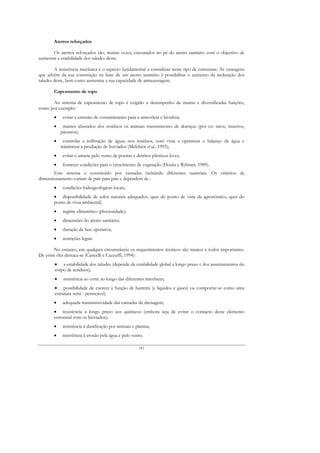 Aterros reforçados

       Os aterros reforçados são, muitas vezes, executados no pé do aterro sanitário com o objectivo de
aumentar a estabilidade dos taludes deste.

        A resistência mecânica é o aspecto fundamental a considerar neste tipo de estruturas. As vantagens
que advêm da sua construção na base de um aterro sanitário é possibilitar o aumento da inclinação dos
taludes deste, bem como aumentar a sua capacidade de armazenagem.

       Capeamento de topo

      Ao sistema de capeamento de topo é exigido o desempenho de muitas e diversificadas funções,
como por exemplo:
       •     evitar a emissão de contaminantes para a atmosfera e biosfera;
       •     manter afastados dos resíduos os animais transmissores de doenças (por ex: ratos, insectos,
            pássaros);
       •     controlar a infiltração de águas nos resíduos, com vista a optimizar o balanço de água e
            minimizar a produção de lixiviados (Melchior et al., 1993);
       •     evitar o arraste pelo vento de poeiras e detritos plásticos leves;
       •     fornecer condições para o crescimento de vegetação (Hoeks e Ryhiner, 1989).
       Este sistema é constituído por camadas incluindo diferentes materiais. Os critérios de
dimensionamento variam de país para país e dependem de :
       •     condições hidrogeológicas locais;
       • disponibilidade de solos naturais adequados, quer do ponto de vista da agronómico, quer do
       ponto de vista ambiental;
       •     regime climatérico (pluviosidade);
       •     dimensões do aterro sanitário;
       •     duração da fase operativa;
       •     restrições legais.

       No entanto, em qualquer circunstância os requerimentos técnicos são muitos e todos importantes.
De entre eles destaca-se (Cancelli e Cazzuffi, 1994):
        • a estabilidade dos taludes (depende da estabilidade global a longo prazo e dos assentamentos do
        corpo de resíduos);
        •    resistência ao corte ao longo das diferentes interfaces;
        • possibilidade de exercer a função de barreira (a líquidos e gases) ou comportar-se como uma
        estrutura semi - permeável;
       •     adequada transmissividade das camadas de drenagem;
       • resistência a longo prazo aos químicos (embora seja de evitar o contacto deste elemento
       estrutural com os lixiviados);
       •     resistência à danificação por animais e plantas;
       •     resistência à erosão pela água e pelo vento.

                                                       141
 