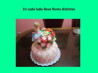 En cada lado lleva flores distintas
 