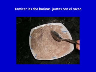 Tamizar las dos harinas  juntas con el cacao 