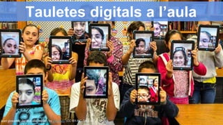 Dispositius mòbils a l’aula
Tauletes digitals a l’aula
ipad giveaway decatur elementary by Joe Duty (CC BY-NC-SA 2.0)
 