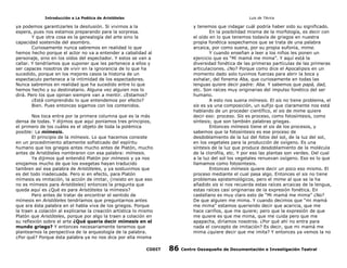 Introducción a La Poética de Aristóteles

Luis de TAvira

ya podemos garantizarles la desilusión. Si vivimos a la
espera, pues nos estamos preparando para la sorpresa.
Y que otra cosa es la genealogía del arte sino la
capacidad sostenida del asombro.
Curiosamente nunca sabremos en realidad lo que
hemos hecho porque el actor no va a entender a cabalidad al
personaje, sino en los oídos del espectador. Y estos se van a
callar. Y tendríamos que suponer que les pertenece a ellos y
ser capaces nosotros de vivir en la ignorancia de lo que ha
sucedido, porque en los mejores casos la historia de un
espectaculo pertenece a la intimidad de los espectadores.
Nunca sabremos en realidad que ha sucedido entre lo que
hemos hecho y su destinatario. Alguna vez alguien nos lo
dirá. Pero los que opinan siempre van a mentir. ¿Estamos?
¿Está comprendido lo que entendemos por efecto?
Bien. Pues entonces sigamos con los contenidos.

y tenemos que indagar cuál podría haber sido su significado.
En la posibilidad misma de la morfología, es decir con
el oído en lo que tenemos todavía de griegos en nuestra
propia fonética sospechamos que se trata de una palabra
arcaica, por como suena, por su propia eufonía, mime.
Y cuando enseñan a leer a los niños les ponen un
ejercicio que es “Mí mamá me mima”. Y aquí está la
diversidad fonética de las primeras partículas de las primeras
articulaciones. ¿No? Porque como dice el Apocalipsis en un
momento dado solo tuvimos fuerzas para abrir la boca y
exhalar, del fonema Aba, que curiosamente en todas las
lenguas quiere decir padre: Aba. Y sabemos que papá, dad,
etc. Son raíces muy originarias del impulso fonético del ser
humano.
A esto nos suena mímesis. El sis no tiene problema, el
sis es ya una composición, un sufijo que claramente nos está
hablando de un proceder científico, el sis de mime quiere
decir eso: proceso. Sis es proceso, como fotosíntesis, como
síntesis; que son también palabras griegas.
Entonces mímesis tiene el sis de los procesos, y
sabemos que la fotosíntesis es ese proceso de
desdoblamiento de la luz del fotos del sol, de la luz del sol,
en los vegetales para la producción de oxígeno. Es una
síntesis de la luz que produce desdoblamiento de la molécula
de la clorofila, etc. Y por eso las plantas son verdes. Del cual
a la luz del sol los vegetales renuevan oxígeno. Eso es lo que
llamamos como fotosíntesis.
Entonces mímesis quiere decir un poco eso mismo. El
proceso mediante el cual pasa algo. Entonces el sis no tiene
problemas epistemológicos, pero el mime al que se la ha
añadido sis si nos recuerda estas raíces arcaicas de la lengua,
estas raíces casi originarias de la expresión fonética. En
castellano es muy claro esto de “Mi mamá me mima” ¿No?
De que alguien me mima. Y cuando decimos que “mi mamá
me mima” estamos queriendo decir que acaricia, que me
hace cariños, que me quiere; pero que la expresión de que
me quiere es que me mima, que me cuida pero que me
apapacha, diríamos nosotros. ¿Por qué ahí no entra para
nada el concepto de imitación? Es decir, que mi mamá me
mima ¿quiere decir que me imita? Y entonces ya vemos la no

Nos toca entra por la primera columna que es la más
densa de todas. Y dijimos que aquí poníamos tres principios,
el primero de los cuáles es el objeto de toda la polémica
posible: La mímesis.
El principio de la mímesis. Lo que hacemos consiste
en un procedimiento altamente sofisticado del espíritu
humano que los griegos antes mucho antes de Platón, mucho
antes de Aristóteles nombraron con esa palabra: mímesis.
Ya dijimos qué entendió Platón por mímesis y ya nos
enojamos mucho de que los exegetas hayan traducido
tambien así esa palabra de Aristóteles, y ya sostuvimos que
es del todo inadecuada. Pero si en efecto, para Platón
mímesis es imitación, la acción de imitar, (insisto en que eso
no es mímesis para Aristóteles) entonces la pregunta que
queda aquí es ¿Qué es para Aristóteles la mímesis?
Pero antes de tratar de encontrar el sentido de
mímesis en Aristóteles tendríamos que preguntarnos antes
que era ésta palabra en el habla viva de los griegos. Porque
la traen a colación al explicarse la creación artística lo mismo
Platón que Aristóteles, porque por algo la traen a colación en
su reflexión sobre el arte ¿Qué quería decir mímesis en el
mundo griego? Y entonces necesariamente tenemos que
plantearnos la perspectiva de la arqueología de la palabra.
¿Por qué? Porque ésta palabra ya no nos dice por ella misma
CODIT

86

Centro Oaxaqueño de Documentación e Investigación Teatral

 