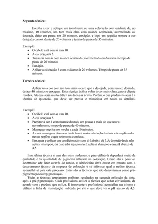 Cliente Feminino Com Mestre Em Salão De Beleza Examina Amostras De
