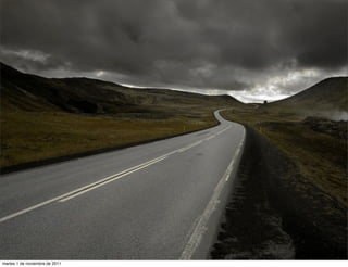 Terminando:

                                TDD no es un fin, es un camino. No se si hemos avanzado mucho o poco, pero si se
                                que estamos muy lejos de donde empezamos y más lejos aún de donde
                                terminaremos llegando.



                                La mejora continua no acaba con las “retrospectivas”, empieza con las
                                retrospectivas y acaba con las manos en el teclado.




martes 1 de noviembre de 2011
 