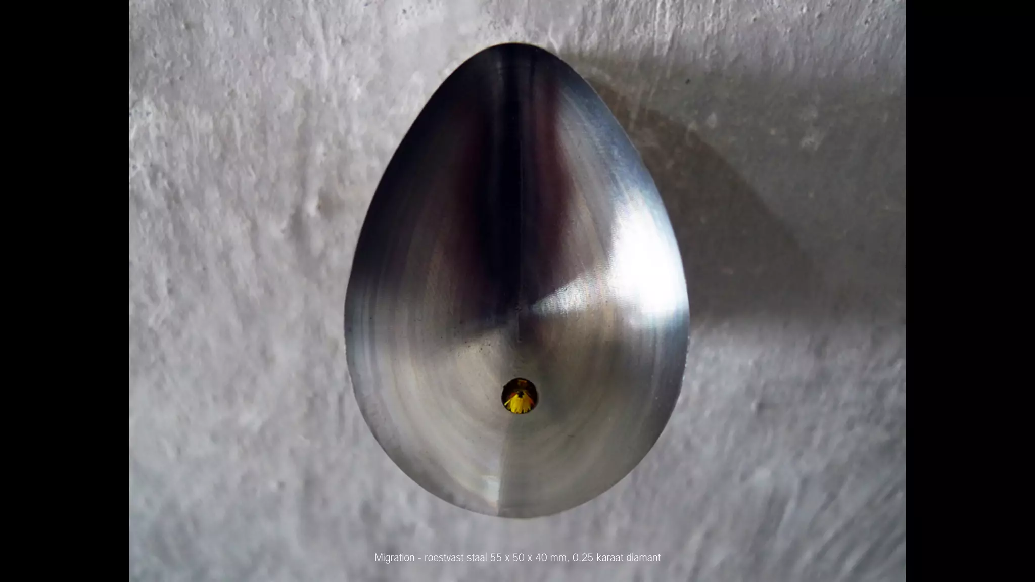 Scene uit Popiół i Diament (Andrzej Wajda, 1958): het gedicht van Cyprian Norwid op een monument
 