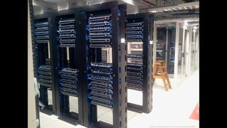 pixabay.com/en/datacenter-servers-computers-286386/
 