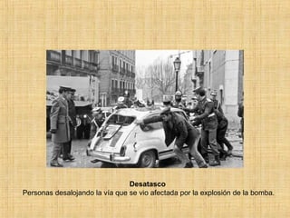 Desatasco
Personas desalojando la vía que se vio afectada por la explosión de la bomba.
 