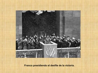 Franco presidiendo el desfile de la victoria.
 