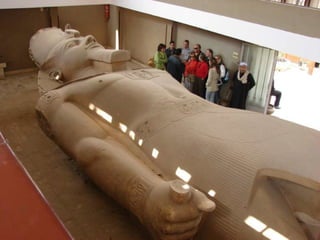 Dimensiones muy
variables: de las
pequeñas estatuillas a
las estatuas colosales.
 