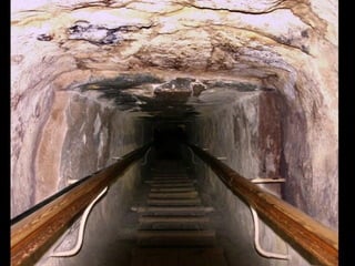 Interior de pirámide
 