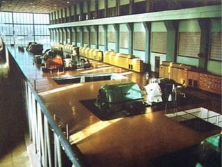 FUENTES DE ENERGÍA Llamamos fuente de energía a un sistema natural cuyo contenido energético es susceptible de ser transformado en energía útil. Se pueden clasificar atendiendo a diversos criterios: Según su disponibilidad en la naturaleza y su capacidad de regeneración.(Origen) 