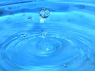 Las mareas son movimientos de ascenso y descenso del nivel del mar por la atracción entre tierra luna y sol. 