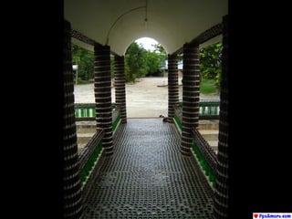 Tempio di bottiglie  vetro