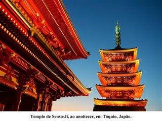 Templo de Senso-Ji, ao anoitecer, em Tóquio, Japão.
 