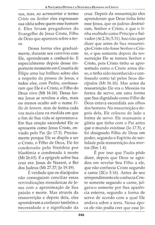 A NATUREZA DIVINA E A NATUREZA HUMANA DE CRISTO
sus, mas, ao acrescentar o termo
Cristo ou Senhor eles expressam
sua ideia sobre quem esse homem
e. Eles foram pregadores do
Evangelho de Jesus Cristo, Filho
de Deus que apareceu sobre a ter-
ra.
Dessa forma eles gradual-
mente, durante seu convfvio com
Ele, aprenderam a conhece-lo. E
especialmente depois desse im-
portante momento em Cesareia de
Filipe uma luz brilhou sobre eles
a respeito da pessoa de Jesus, e
todos eles, com Pedro, confessa-
ram que Ele eo Cristo, o Filho do
Deus vivo (Mt 16.16). Dessa for-
ma Jesus se revelou a eles, mais
ou menos oculto sob o nome Fi-
lho do homem, mas de forma cada
vez mais clara na medida em que
o fim de Sua vida se aproximava.
Em Sua ora<;ao sacerdotal Ele se
apresenta como Jesus Cristo, en-
viado pelo Pai (Jo 17.3). Precisa-
mente porque Ele se dispos a ser
o Cristo, o Filho de Deus, Ele foi
condenado pelo Sinedrio por
blasfemia e condenado a morte
(Mt 26.63). E a epfgrafe sobre Sua
cruz era: Jesus de Nazare, o Rei
dos Judeus (Mt 27.37; Jo 19.19).
Everdade que os disdpulos
nao conseguiam conciliar essas
reivindica<;6es messianicas de Je-
sus com a aproxima<;ao de Sua
paixao e morte. Mas atraves da
ressurrei<;ao e depois dela, eles
aprenderam a conhecer tambem a
necessidade e o significado da
343
cruz. Depois da ressurrei<;ao eles
aprenderam que Deus tinha feito
esse Jesus, que os judeus destruf-
ram, Senhor e Cristo, e que o ti-
nha exaltado como Principe e Sal-
vador (At 2.36; 5.31). Isso nao quer
dizer que antes de Sua ressurrei-
<;ao Cristo nao fosse Senhor e Cris-
to, e que somente depois da res-
surrei<;ao Ele se tornou Senhor e
Cristo, pois Cristo tinha se apre-
sentado como o Cristo antes dis-
so, e tinha sido reconhecido e con-
fessado como tal pelos Seus dis-
dpulos (Mt 16.16). Mas antes da
ressurrei<;ao Ele era o Messias na
forma de servo, em uma forma
que Sua dignidade como Filho de
Deus estava escondida aos olhos
dos homens. Na ressurrei<;ao e de-
pois dela, Ele colocou de lado a
forma de servo. Ele reassumiu a
gloria que tinha com o Pai antes
que o mundo existisse (Jo 17.5), e
foi designado Filho de Deus em
poder, segundo o Espfrito de san-
tidade pela ressurrei<;ao dos mor-
tos (Rm 1.4).
Epor isso que Paulo pode
dizer, depois que Deus se agra-
dou em revelar Seu Filho a ele,
que nao conhecia Cristo segundo
a carne (2Co 5.16). Antes de seu
arrependimento ele conhecia Cris-
to somente segundo a carne, jul-
gava-o somente por Sua aparen-
cia externa, segundo a forma de
servo de acordo com a qual Ele
andava sobre a terra. Nessa epo-
ca ele nao podia crer que esse Je-
 