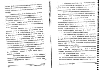 sociedade não é mais possível, embora o capital, tempo e esforço
investidos não possam serjogados pela janela. Esse homem está tão
envolvido emocionalmente quanto um homem que tem problemas
familiares.
Eis aqui o grande trabalho do mediador:
perceber estrutural -
mente
cada homem ou mulher como únicos e exclusivos, sendo seu
-
_
discurso o único que pode dar conta dele, servindo
os esquemas da
psicopatologia exclusivamente como artifícios úteis ao estudo do
aparelho psíquico e não
A sua aplicação direta ao cliente porque
o
reduziria a esse mesmo esquema, impedindo uma verdadeira escuta
de sua individualidade.
A escalada de violência que acompanha todo litígio com-
promete o homem na sua totalidade. E os problemas que se
apresentam A mediação não são
problemas simples, porque
senão
já teriam sido resolvidos em
negociação direta entre as partes, ou
entre os advogados que as
assistem.
Se chegam A mediação é
porque precisam
de um profissional que saiba atuar frente ao
complexo da situação. Esses homems e mulheres estão tão compro-
metidos com o
problema, que precisam proteger-se dele, armando
estruturas defensivas e gerando estratégias
onde sua personalidade
e todos seus preconceitos, ilusões e temores entram em jogo.
0 homem para defender sua integridade, elabora sintomas
que aparentemente o o protegem
da angústia, mas na realidade o
confundem ainda mais.
0
discurso do cliente estará tão cheio de todos esses pre-
-
_ .
.colLceitos, ideais, ilusões e temores que o devemos desarticulqr para .
desativar os bloqueios que impedem a emergência dos reais
interesses.
Teoria e Prática da MEDIAÇÃO
52
É só no discurso do cliente que surge a informação, e nosso
trabalho como mediadores, é o de descobrir as possíveis vias de
'acesso aos seus reais interesses, eliminando as pedras que o próprio
:mecanismo defensivo do cliente irá botando no caminho.
Essa escuta especial apontará as portas de acesso, nas
partes do discurso onde apareçam contradições, negações desne-
cessárias, lapsus e outros equívocos ou esquecimentos que indi-
quem uma fresta por onde se possa investigar o oculto.
0 cliente está comunicando algo sem dizê-lo. Com toda a
profissionalidade o registramos para discretamente questionar sobre
esse ponto, fazendo de conta que não compreendemos totalmente.
Remarcamos essa fresta para que o cliente fale dela e deixe surgir
o oculto. É uma informação, que mediador e cliente precisam
escutar, para reconhecerem melhor quais são os desejos e inte-
resses verdadeiros que o cliente comunica ocultando.
Todo homem que sente emoções fortes, onde socialmente
se indica que não deve senti-las, é um homem armado. Armado e
protegido. Sabemos que a melhor proteção que um cliente tem é o
discurso estruturado da posição. E, lamentavelmente, também sabe-
mos que o pior para resolver problemas é enfrentarmo-nos com
clientes fechados em suas posições.
Por isso o mediador deve gerar confiança e respeito, para elo
que se acredite nele e assim conseguir que o cliente se abra com 0
franqueza, sem medo de sertraido, expondo suas fraquezas, seguro e
de que elas não serão usadas contra si mesmo. 40
0 cliente só confia quando se sente ouvido e compreen-
dido. 0 compreendemos, quando reconhecemos os fracassos dos c)
mecanismos defensivos que ele usa para se proteger e podemos ir
Teoria e Prática da MEDIAÇÃO 53 410
 
