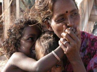 ÁsiaProblemas     Económicos e sociais Causa: “Explosão       Demográfica”Tentativa de Resolução:  Socialismo, capitalismo e modernização tecnológica.Mundo MuçulmanoSituação Especial:    União derivada da religião islâmica e posse de grandes rendimentos de petróleo.Procuravam opor-se a influência do ocidente e ao poder expansionista do estado de Israel.