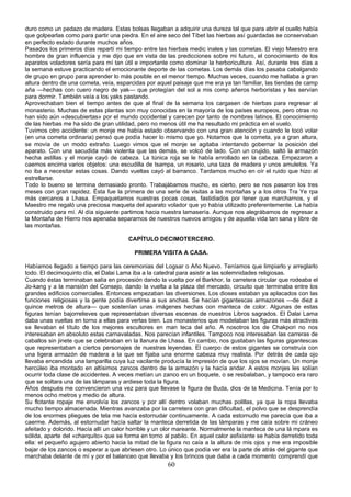 duro como un pedazo de madera. Estas bolsas llegaban a adquirir una dureza tal que para abrir el cuello había
que golpearlas como para partir una piedra. En el aire seco del Tíbet las hierbas así guardadas se conservaban
en perfecto estado durante muchos años.
Pasados los primeros días repartí mi tiempo entre las hierbas medic inales y las cometas. El viejo Maestro era
hombre de gran influencia y me dijo que en vista de las predicciones sobre mi futuro, el conocimiento de los
aparatos voladores sería para mí tan útil e importante como dominar la herboricultura. Así, durante tres días a
la semana estuve practicando el emocionante deporte de las cometas. Los demás días los pasaba cabalgando
de grupo en grupo para aprender lo más posible en el menor tiempo. Muchas veces, cuando me hallaba a gran
altura dentro de una cometa, veía, esparcidas por aquel paisaje que me era ya tan familiar, las tiendas de camp
aña —hechas con cuero negro de yak— que protegían del sol a mis comp añeros herboristas y les servían
para dormir. También veía a los yaks pastando.
Aprovechaban bien el tiempo antes de que al final de la semana los cargasen de hierbas para regresar al
monasterio. Muchas de estas plantas son muy conocidas en la mayoría de los países europeos, pero otras no
han sido aún «descubiertas» por el mundo occidental y carecen por tanto de nombres latinos. El conocimiento
de las hierbas me ha sido de gran utilidad, pero no menos útil me ha resultado mi práctica en el vuelo.
Tuvimos otro accidente: un monje me había estado observando con una gran atención y cuando le tocó volar
(en una cometa ordinaria) pensó que podía hacer lo mismo que yo. Notamos que la cometa, ya a gran altura,
se movía de un modo extraño. Luego vimos que el monje se agitaba intentando gobernar la posición del
aparato. Con una sacudida más violenta que las demás, se volcó de lado. Con un crujido, saltó la armazón
hecha astillas y el monje cayó de cabeza. La túnica roja se le había enrollado en la cabeza. Empezaron a
caemos encima varios objetos: una escudilla de tsampa, un rosario, una taza de madera y unos amuletos. Ya
no iba a necesitar estas cosas. Dando vueltas cayó al barranco. Tardamos mucho en oír el ruido que hizo al
estrellarse.
Todo lo bueno se termina demasiado pronto. Trabajábamos mucho, es cierto, pero se nos pasaron los tres
meses con gran rapidez. Ésta fue la primera de una serie de visitas a las montañas y a los otros Tra Ye rpa
más cercanos a Lhasa. Empaquetamos nuestras pocas cosas, fastidiados por tener que marcharnos, y el
Maestro me regaló una preciosa maqueta del aparato volador que yo había utilizado preferentemente. La había
construido para mí. Al día siguiente partimos hacia nuestra lamasería. Aunque nos alegrábamos de regresar a
la Montaña de Hierro nos apenaba separarnos de nuestros nuevos amigos y de aquella vida tan sana y libre de
las montañas.
CAPÍTULO DECIMOTERCERO.
PRIMERA VISITA A CASA.
Habíamos llegado a tiempo para las ceremonias del Logsar o Año Nuevo. Teníamos que limpiarlo y arreglarlo
todo. El decimoquinto día, el Dalai Lama iba a la catedral para asistir a las solemnidades religiosas.
Cuando éstas terminaban salía en procesión dando la vuelta por el Barkhor, la carretera circular que rodeaba el
Jo-kang y a la mansión del Consejo, dando la vuelta a la plaza del mercado, circuito que terminaba entre los
grandes edificios comerciales. Entonces empezaban las diversiones. Los dioses estaban ya aplacados con las
funciones religiosas y la gente podía divertirse a sus anchas. Se hacían gigantescas armazones —de diez a
quince metros de altura— que sostenían unas imágenes hechas con manteca de color. Algunas de estas
figuras tenían bajorrelieves que representaban diversas escenas de nuestros Libros sagrados. El Dalai Lama
daba unas vueltas en torno a ellas para verlas bien. Los monasterios que modelaban las figuras más atractivas
se llevaban el título de los mejores escultores en man teca del año. A nosotros los de Chakpori no nos
interesaban en absoluto estas carnavaladas. Nos parecían infantiles. Tampoco nos interesaban las carreras de
caballos sin jinete que se celebraban en la llanura de Lhasa. En cambio, nos gustaban las figuras gigantescas
que representaban a ciertos personajes de nuestras leyendas. El cuerpo de estos gigantes se construía con
una ligera armazón de madera a la que se fijaba una enorme cabeza muy realista. Por detrás de cada ojo
llevaba encendida una lamparilla cuya luz vacilante producía la impresión de que los ojos se movían. Un monje
hercúleo iba montado en altísimos zancos dentro de la armazón y la hacía andar. A estos monjes les solían
ocurrir toda clase de accidentes. A veces metían un zanco en un boquete, o se resbalaban, y tampoco era raro
que se soltara una de las lámparas y ardiese toda la figura.
Años después me convencieron una vez para que llevase la figura de Buda, dios de la Medicina. Tenía por lo
menos ocho metros y medio de altura.
Su flotante ropaje me envolvía los zancos y por allí dentro volaban muchas polillas, ya que la ropa llevaba
mucho tiempo almacenada. Mientras avanzaba por la carretera con gran dificultad, el polvo que se desprendía
de los enormes pliegues de tela me hacía estornudar continuamente. A cada estornudo me parecía que iba a
caerme. Además, al estornudar hacía saltar la manteca derretida de las lámparas y me caía sobre mi cráneo
afeitado y dolorido. Hacía allí un calor horrible y un olor mareante. Normalmente la manteca de una lá mpara es
sólida, aparte del «charquito» que se forma en torno al pabilo. En aquel calor asfixiante se había derretido toda
ella: el pequeño agujero abierto hacia la mitad de la figura no caía a la altura de mis ojos y me era imposible
bajar de los zancos o esperar a que abriesen otro. Lo único que podía ver era la parte de atrás del gigante que
marchaba delante de mí y por el balanceo que llevaba y los brincos que daba a cada momento comprendí que

60

 
