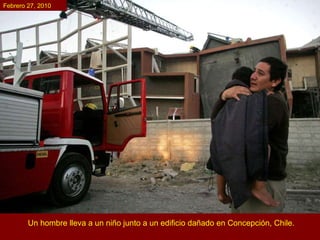 Un hombre lleva a un niño junto a un edificio dañado en Concepción, Chile. Febrero 27, 2010 