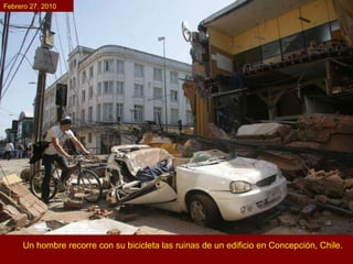 Un hombre recorre con su bicicleta las ruinas de un edificio en Concepción, Chile.  Febrero 27, 2010 