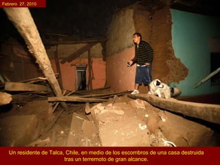 Un residente de Talca, Chile, en medio de los escombros de una casa destruida tras un terremoto de gran alcance. Febrero  27, 2010 