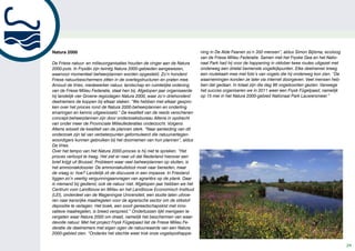 Natura 2000                                                                   ning in De Alde Feanen zo’n 350 mensen”, aldus Simon Bijlsma, ecoloog
                                                                              van de Friese Milieu Federatie. Samen met het Fryske Gea en het Natio-
De Friese natuur- en milieuorganisaties houden de vinger aan de Natura        naal Park had hij voor de happening in oktober twee routes uitgezet met
2000-pols. In Fryslân zijn twintig Natura 2000-gebieden aangewezen,           onderweg een drietal bemenste vogelkijkpunten. Elke deelnemer kreeg
waarvoor momenteel beheerplannen worden opgesteld. Zo’n honderd               een routekaart mee met foto’s van vogels die hij onderweg kon zien. “De
Friese natuurbeschermers zitten in de overlegstructuren en praten mee.        waarnemingen konden ze later via internet doorgeven. Veel mensen heb-
Arnoud de Vries, medewerker natuur, landschap en ruimtelijke ordening         ben dat gedaan. In totaal zijn die dag 86 vogelsoorten gezien. Vanwege
van de Friese Milieu Federatie, staat hen bij. Afgelopen jaar organiseerde    het succes organiseren we in 2011 weer een Frysk Fûgelpaad, namelijk
hij landelijk vier Groene regiodagen Natura 2000, waar zo’n driehonderd       op 15 mei in het Natura 2000-gebied Nationaal Park Lauwersmeer.”
deelnemers de koppen bij elkaar staken. “We hebben met elkaar gespro-
ken over het proces rond de Natura 2000-beheerplannen en onderling
ervaringen en kennis uitgewisseld.” De kwaliteit van de reeds verschenen
concept-beheerplannen zijn door onderzoeksbureau Alterra in opdracht
van onder meer de Provinciale Milieufederaties onderzocht. Volgens
Alterra wisselt de kwaliteit van de plannen sterk. “Naar aanleiding van dit
onderzoek zijn tal van verbeterpunten geformuleerd die natuurvertegen-
woordigers kunnen gebruiken bij het doornemen van hun plannen”, aldus
De Vries.
Over het tempo van het Natura 2000-proces is hij niet te spreken. “Het
proces verloopt te traag. Het ziet er naar uit dat Nederland hierover een
brief krijgt uit Brussel. Probleem waar veel beheerplannen op stuiten, is
het ammoniakdossier. De ammoniakuitstoot moet naar beneden, maar
de vraag is: hoe? Landelijk zit de discussie in een impasse. In Friesland
liggen zo’n veertig vergunningaanvragen van agrariërs op de plank. Daar
is niemand bij gediend, ook de natuur niet. Afgelopen jaar hebben we het
Centrum voor Landbouw en Milieu en het Landbouw Economisch Instituut
(LEI), onderdeel van de Wageningse Universiteit, een studie laten uitvoe-
ren naar kansrijke maatregelen voor de agrarische sector om de stikstof-
depositie te verlagen. Het boek, een soort gereedschapskist met inno-
vatieve maatregelen, is breed verspreid.” Ondertussen lijkt menigeen te
vergeten waar Natura 2000 om draait, namelijk het beschermen van waar-
devolle natuur. Met het project Frysk Fûgelpaad liet de Friese Milieu Fe-
deratie de deelnemers met eigen ogen de natuurwaarde van een Natura
2000-gebied zien. “Ondanks het slechte weer trok onze vogelspothappe-

                                                                                                                                                        24
 