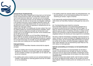 Centraal Bureau Fondsenwerving                                               3. De instelling streeft naar optimale relaties met belanghebbenden, met
De Stichting Friese Milieu Federatie bezit het keurmerk van het Centraal        gerichte aandacht voor de informatieverschaffing en de inname en
Bureau Fondsenverwerving (CBF). De Friese Milieu Federatie is daar-             verwerking van wensen, vragen en klachten.
mee formeel erkend als “goed doel”, wat weer een van de voorwaar-
den is om in aanmerking te komen voor een bijdrage van de Nationale          In de zogenoemde verantwoordingsverklaring wordt beschreven op
Postcode Loterij. Het doel van het keurmerk voor dergelijke instellingen     welke manier de Friese Milieu Federatie invulling geeft aan deze princi-
is de donateurs ervan een zo groot mogelijke zekerheid te geven dat          pes.
hun geld goed en doelmatig besteed wordt. Om voor het keurmerk in
aanmerking te komen moeten de organisatie en bedrijfsvoering van de          Ad 1 Functiescheiding tussen toezicht en uitvoering
instelling aan hoge eisen voldoen.                                           Bij de Friese Milieu Federatie is de functiescheiding geregeld door in
Jaarlijks toetst het CBF of de instelling aan die eisen voldoet. Ook moet    de statuten de toezichtfunctie bij de Raad van Toezicht te leggen. De
de instelling jaarlijks een verantwoordingsverklaring vaststellen. Daarin    Raad van Toezicht houdt toezicht op het beleid van het bestuur en op de
verklaart ze dat ze de algemene principes van het keurmerk onder-            algemene gang van zaken in de Stichting. Het bestuur is belast met het
schrijft en kan ze ook aangeven wat ze zal doen met de verbeterpunten        besturen van de stichting en heeft de eindverantwoordelijkheid voor de
die het CBF genoemd heeft.                                                   (dagelijkse) leiding en de uitvoering van haar programma’s en activiteiten.
Bij de wijziging van de statuten van de Friese Milieu Federatie op 8
februari 2006 zijn de statuten aangepast aan de eisen die het CBF toen       Het bestuur heeft een Directiestatuut vastgelegd. Daarmee krijgt de di-
stelde. Het is goed bij het lezen van onderstaande verklaring in gedach-     recteur volmacht om namens het bestuur de dagelijkse leiding over de
ten te houden dat de eisen van het CBF voor een deel toegespitst zijn        stichting te voeren. Op 23 november 2009 heeft de Raad van Toezicht
op een ander soort instelling dan de Friese Milieu Federatie is.             op voorstel van het bestuur de Notitie Spelregels vastgesteld. Daarin
                                                                             staan nadere afspraken over de samenwerking tussen Raad van Toe-
Code goed bestuur                                                            zicht, bestuur en werkorganisatie.
Het Bestuur van de Friese Milieu Federatie onderschrijft de volgende
principes:                                                                   Optimale samenstelling van het bestuur en het toezichthoudend
                                                                             orgaan
1. Binnen de instelling dient de functie ‘toezicht houden’ (vaststellen of   De voorzitter, de secretaris en de penningmeester van het bestuur
   goedkeuren van plannen, en het kritisch volgen van de organisatie         worden in functie benoemd door de Raad van Toezicht. Het bestuur
   en haar resultaten) duidelijk te zijn gescheiden van het ‘besturen’ dan   zorgt ervoor dat voor deze functies kandidaten voorgedragen worden
   wel van de ‘uitvoering’.                                                  die voldoen aan de profielschetsen die het bestuur voor deze functies
                                                                             vastgesteld heeft.
2. De instelling dient continu te werken aan een optimale besteding van      Voor wat de overige bestuursleden betreft, zoekt het bestuur kandida-
   middelen, zodat effectief en doelmatig gewerkt wordt aan het realise-     ten die aan het algemene profiel voldoen en die op basis van kennis,
   ren van de doelstelling.                                                  deskundigheid, netwerk of andere punten een verrijking vormen van het
                                                                             bestuur.

                                                                                                                                                           44
 