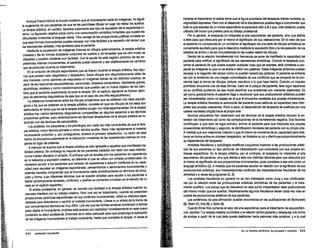 Aunque Freud informó al mundo moderno que el inconsciente habla en imágenes, no siguió
la sugerencia de sus pacientes de que se les permitiese dibujar en lugar de relatar los sueños.
La terapia artística, en cambio, favorece justamente ese tipo de expresión de la experiencia in-
terna. La figuración objetiva actúa como una comunicación simbólica inmediata que supera las
dificultades inherentes al lenguaje verbal. Otra ventaja de las proyecciones gráficas consiste en
que esas formas inconscientes pueden escapar con más facilidad a la represión del censor que
las expresiones verbales, más familiares para el paciente.
Mediante la proyección de imágenes internas en dibujos extemalizados, la terapia artística
cristaliza y fija en formas duraderas conjuntos de sueños o de fantasías que de otro modo se
disiparían y podrían oMdarse con facifidad. Con la ayuda de este registro pictórico de las ex-
periencias internas inconscientes, el paciente puede obseivar y asir objetivamente los cambios
que se producen durante su tratamiento.
En el conjunto de dibujos espontáneos que se liberan durante la terapia artística, hay algu-
nos que poseen valor diagnóstico y terapéutico. Estos dibujos son diagnósticamente útiles de
dos maneras: como patrones de respuestas en imágenes típicas de los distintos cuadros, es
decir de las reacciones esquizofrénicas, paranoides, obsesivo-compulsivas, depresivas graves,
alcohólicas, etcétera y como transformaciones que pueden ser un índice objetivo de los cam-
bios que el paciente experimenta durante la terapia. (En el capítulo siguiente se ilustran ejem-
plos de elementos diagnósticos de este tipo en el caso de una niña esquizofrénica.)
La diferencia fundamental entre los dibujos proyectivos que se obtienen con tests psicoló-
gicos y los que se obtienen en la terapia artística, consiste en que los dibujos de los tests son
estimulados en tanto que tos de la terapia artística surgen con total espontaneidad. En la terapia
artística hay ciertos elementos diagnósticos comparables en algunos aspectos a las técnicas
proyectivas gráficas, pero dinámicamente las técnicas terapéuticas de la terapia artística se re-
lacionan con las técnicas del psicoanálisis.
Los analistas, los psiquiatras y los psicólogos son cada vez más conscientes de que la tera-
pia artística, como técnica primaria o como técnica auxiliar, libera más rápidamente el material
inconsciente profundo y, por consiguiente, acelera el proceso terapéutico. La razón de este
hecho se encuentra justamente en la traducción inmediata de las experiencias internas en imá-
genes en lugar de palabras.
A menudo se supone que la terapia artística es sólo aplicable aaquellos que manifiestan ha-
bilidad artística. Sin embargo la mayoría de los pacientes tratados con éxito con este método,
nunca habían dibujado ni pintado. El enfoque que se emplea con los pacientes sin experiencia
en lo referente a expresión creativa, es diferente al que se utiliza con artistas profesionales. Es
necesario ayudar a los pacientes que carecen de experiencia a adquirir confianza en su capa-
cidad para expresar en imágenes espontáneas, pensamientos o sentimientos inconscientes Y
además hacerles comprender que et inconsciente habla simbólicamente en términos de ritmo,
calor y forma. (Las diferentes técnicas que se pueden emplear para ayudar a los pacientes a
liberar pictóricamente fantasfas. conflictos, y sueños se comentan eilustran en el estudio de un
caso en el capítulo siguiente.)
El artista profesional, en general, se somete con facilidad a la terapia artística cuando su
neurosis interfiere con su trabajo creativo. Pero una vez en tratamiento, cuando se pretenden
proyecciones pictóricas espontáneas de sus conflictos inconscientes, utiliza su destreza espe-
cializada para distorsionar o reprimir el material inconsciente. Liberar a un artista de la tiranía de
sus conocimientos técnicos es muy difícil. Una vez que las formas arcaicas comienzan aabrirse
paso desde el inconsciente, el artista está ansioso por capitalizar inmediatamente en este nuevo
contenido su labor profesional. Entonces se lo debe persuadir para que posponga la aplicación
de las imágenes inconscientes al trabajo consciente, hasta que complete la terapia. A veces al
344 MARGARET NAUMBURG
iniciarse el tratamiento el artista teme que la figura autoritaria del terapeuta intente controlar su
originalidad expresiva. Pero con el desarrollo de la transferencia positiva llega acomprender que
todo lo que exprese de un modo espontáneo le pertenece sólo a él yque, más adelante, puede
utilizarlo del modo que prefiera para su trabajo profesional.
Por lo general, el terapeuta no interpreta el arte espontáneo del paciente, sino que alienta
a éste para que descubra por sí mismo el significado de sus realizaciones. En el caso de que
et paciente no comprenda en un comienzo et significado de una serie de dibujos simbólicos es
conveniente ayudarlo para que lo descubra mediante la asociación libre y la recuperación de los
estados de ánimo o de tas circunstancias en tas cuales realizó los dibujos.
Dentro de la relación transferencia! con frecuencia se pone de manifiesto la capacidad del
paciente para verificar el significado de sus expresiones simbólicas. Cuando el terapeuta con-
vence al paciente de que puede aceptar cualquier cosa que se exprese, éste comienza apro-
yectaren imágenes lo que no se anima adecir con palabras. Estas imágenes pictóricas pueden
escapar a la negación del censor como no pueden hacerlo las palabras. B paciente se enfrenta ·
así con la evidencia de una imagen concretizada de sus conflictos que se proyecta en la con-
ciencia bajo la forma de dibujos, pintura, escultura o lo que haya hecho. Cuando un impulso
prohibido encuentra una de esas formas, fuera de la psique del paciente, éste logra separarse
de su conflicto pudiendo de ese modo examinar sus problemas con creciente objetividad. Es
así como gradualmente el paciente llega a reconocer que sus producciones artísticas pueden
ser consideradas como un espejo en el que él encuentra reveladas sus propias motivaciones.
La terapia artística favorece la autonomía del paciente pues estimula su capacidad para inter-
pretar sus propias creaciones. Poco a poco, la dependencia del terapeuta se sustituye por una
catexia narcisista dirigida hacia el propio arte.
Muchos psiquiatras han observado que las técnicas de la terapia artística reducen la ex-
tensión del tratamiento así como las complicaciones de la transferencia negativa. Dos factores
contribuyen a que esto se logre primero, animar al paciente para que interprete sus propias
proyecciones simbólicas; y segundo, la identificación narcisista del paciente con su propio arte.
Amedida que sus creaciones mejoran yque él mismo se convence de su capacidad para cola-
borar en forma activa en proceso terapéutico, se fortalece su yo y disminuye proporcionalmente
su dependencia del terapeuta.
Analistas freudianos y psicólogos analíticos junguianos imponen a las producciones artísti-
cas de sus pacientes un tipo particular de interpretación que concuerda con sus propios en-
foques específicos. En ta terapia artística, por el contrario, el terapeuta no interpreta et arte
espontáneo del paciente, sino que alienta aéste con distintas técnicas para que descubra por
sí mismo el significado de sus proyecciones inconscientes, pues considera aese arte como un
lenguaje simbólico (2). A medida que los pacientes asocian en relación con el significado de sus
producciones artísticas, sus interpretaciones confirman las interpretaciones freudianas de tos
símbolos y aveces las junguianas (3, 5).
Los analistas freudianos en general no se han interesado como Jung y sus continuado-
res por la relación entre las producciones artísticas simbólicas de los pacientes y el trata-
miento analítico. Los pocos que se detuvieron en este punto interpretaban esas producciones
del mismo modo que los sueños. Recientemente algunos freudianos tienen cada vez más en
cuenta las producciones artísticas de sus pacientes.
Las evidencias de esta afirmación pueden encontrarse en las publicaciones de Bychowski
(6), Stem (7), Kris (8), ySpitz (9).
Cuando Emst Kris comenta el valor del arte espontáneo para el tratamiento de esquizofréni-
cos, escribe: "La terapia creativa suministra a la relación (entre paciente y terapeuta) una forma
de anclaje a partir de la cual ésta puede deslizarse hacia patrones más arcaicos, y a la cual
20. LA TERAPIA ARTISTICA: SU ALCANCE Y FUNCIÓN 345
 