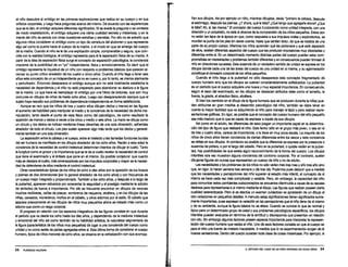 el niño descubre al ombligo en las primeras exploraciones que realiza en su cuerpo y en sus
orificios corporales, y luego hace preguntas acerca del mismo. De acuerdo con las experiencias
que se le dan, el ombligo adquiere diferentes significados. Si se evade la pregunta o se contesta
de modo insatisfactorio, el ombligo adquiere una cierta cualidad secreta y misteriosa, y en la
mente del niño se asocia con otras cuestiones extrañas y secretas. Por ello no es extraño que
algunos niños consideren al ombligo como un tipo de cerradura del abdomen y que represente
algo así como la puerta hacia el cuerpo de la madre, o el modo en que se emerge del cuerpo
de la madre. Cuando al niño se le da una explicación simple, comprensible y segura, que coin-
cide con la realidad biológica, el ombligo representa para él la separación física de su madre. A
partir de la idea de separación física surge el concepto de separación psicológica, la conciencia
creciente de la posibilidad de un "yo" independiente, física y emocionalmente. Es decir que el
ombligo representa la inquietud de un niño con respecto a problemas básicos que parecen al-
canzar su punto crítico alrededor de los cuatro o cinco años. Cuando el niño llega a tener seis
años este concepto de un yo independiente ya no es nuevo y, por lo tanto, es menos alarmante
y perturbador. Entonces desaparece el ombligo aunque aún no está totalmente satisfecha la
necesidad de depe_ndencia y el niño no está preparado para abandonar su atadura a la figura
de la madre. Lo que hace es reemplazar el ombligo por una hilera de botones, que son muy
comunes en dibujos de niños de hasta ocho años. Luego van desapareciendo siempre que el
sujeto haya resuelto sus problemas de dependencia-independencia en forma satisfactoria.
Aunque es raro que los niños de tres y cuatro años dibujen dedos y manos en las figuras
el aumento de habilidad para manipular el medio y la conciencia de la necesidad de dicha ma-
nipulación, tanto desde el punto de vista físico como del psicológico, da como resultado la
aparición de manos y dedos a veces alos cinco y medio o seis años. La mano se dibuja como
un círculo y los dedos se indican mediante líneas derechas de una sola dimensión, adheridas
alrededor de todo el círculo. Los pies suelen aparecer algo más tarde que los dedos ygeneral-
mente también en una sola dimensión.
La separación entre la cabeza y el cuerpo, entre el intelecto y las llamadas funciones burdas
del ser humano se manifiesta en los dibujos alrededor de los ocho años. Recién a esta edad la
conciencia de la necesidad de control intelectual determinan intentos de dibujar el cuello. Tanto
la longitud como el grosor y la importancia que se le da al cuello revelan la necesidad de control
que tiene el examinado y el énfasis que pone en el mismo. Es posible conjeturar que cuanto
más se destaca el cuello, más amenazadores son los impulsos corporales y mayor es la necesi-
dad de defenderse de ellos mediante el control intelectual.
Otras características típicas de los niños de ocho a diez años son la aparición de los brazos
ypiernas de dos dimensiones (por lo general alrededor de los ocho años) y con frecuencia de
un cuerpo mejor integrado y proporcionado. También a los ocho años, y después a lo largo de
la pubertad, aparecen esfuerzos por acrecentar la seguridad y el prestigio mediante la adición
de símbolos de fuerza e importancia. Por ello es frecuente encontrar en dibujos de varones
muchos revólveres, cañas de pescar, sombreros de vaqueros, etcétera, y en los dibujos de las
niñas, canastos, monederos, moños en el cabello, y otros adornos por el estilo. 8 cabello que
aparece precozmente en los dibujos de niños muy pequeños ahora es tratado más como un
adorno que como un rasgo corporal.
8 progreso en relación con los aspectos integrativos de las figuras consiste en que durante
el período que va desde los ocho hasta los diez años, y dependiendo de la madurez intelectual
y emocional del niño asf como también de su habilidad artística, la naturaleza segmentaria de
la figura (característica de los niños muy pequeños) da lugar a una conciencia del cuerpo como
unidad y no como series de partes agregadas entre sí. Esta última forma de considerar el cuerpo
humano, típica de niños menores de ocho años, se observa en la verbalización con que acampa-
98 FLORENCE HALPERN
ñan sus dibujos. Así por ejemplo un niño, mientras dibujaba, decía: ªprimero la cabeza, después
el estómago, después las piernas. ¿Y ahora, qué le falta? ¿Qué tengo que agregarle ahora? ¿Qué
le falta? Ah, sí, las manos.n 8 concepto del cuerpo funcionando como unidad integrada, con una
dirección y un propósito, no está al alcance de la comprensión de los niños pequeños. Estos aún
no están tan lejos de la época en que, como respuesta a sus impulsos orales y exploratorios, se
mordían la punta de los pies sin darse cuenta, hasta que sentían dolor, de que se trataba de una
parte de su propio cuerpo. Mientras los niños aprenden qué les pertenece y qué está separado
de ellos, existen diferentes aspectos del cuerpo que les producen impresiones muy disociadas y
diferentes entre sí. En un determinado momento distintas partes del cuerpo pueden estar com-
prometidas en necesidades yproblemas también diferentes y en consecuencia pueden tironear al
niño en direcciones opuestas. Esta ausencia de un verdadero sentido de unidad se expresa en los
dibujos donde cada una de las áreas del cuerpo es una unidad en sí misma, y su aglomeración
constituye el concepto corporal de los niños pequeños.
Cuando el niño llega a la pubertad no sólo desaparece este concepto fragmentario de
cuerpo humano sino que los dibujos se vuelven considerablemente sofisticados. La pubertad
es un periodo que el cuerpo adquiere una nueva y muy especial importancia. En consecuencia,
según el sexo del examinado, en los dibujos se destacan atributos tales como el tamaño, la
fuerza, la gracia, el atractivo físico, etcétera.
Si bien los cambios en el dibujo de la figura humana que se producen durante la niñez pue-
den atribuirse en gran medida al desarrollo psicológico del niño, también se debe tener en
cuenta la mayor facilidad que va adquiriendo el niño para manejar el lápiz y para realizar repre-
sentaciones gráficas. En rigor, es posible que el concepto del cuerpo humano del niño pequeño
sea_ más maduro que lo que es capaz de expresar a través de sus dibujos.
Así como en el adulto, las diferencias de sexo juegan un importante papel en la determina-
ción del tipo de figura que realizará el niño. Este factor sólo en el grupo más joven, o sea en el
de tres y cuatro años, carece de importancia, o la tiene en muy poca escala. La mayoría de los
niños de cinco años tienen conciencia de ciertas diferencias entre los sexos y esta conciencia
se refleja en sus dibujos. AJ comienzo es posible que la diferencia se exprese por la presencia o
ausencia de pollera, o por el largo del cabello. Pero en la pubertad, o quizás recién en la puber-
tad, hay posibilidades de que exista algún reconocimiento de la forma del cuerpo. Los dibujos
infantiles rara vez muestran alguna conciencia del contorno corporal. Por el contrario, suelen
dibujarse figuras sin curvas que representan un cuerpo de niño y no de adulto.
Las necesidades y los problemas de los niños no sólo varian mes tras mes y año tras año sino
que, en rigor, lo hacen semana tras semana y día tras día. Podemos pues deducir que a medida
que las necesidades y percepciones del niño superan el estadio más infantil, el concepto de sí
mismo se hace cada vez más complicado y variable. Pero, sin embargo, la capacidad del niño
para comunicar estos cambiantes autoconceptos se encuentra disminuida acausa de su escasa
destreza para representarse así mismo mediante el di?tJjo. Las figuras que realizan poseen cierta
cualidad estereotipada. Pero si se efectúa un examen cuidadoso se apreciarán de un dibujo al
otro variaciones en pequeños detalles. Amenudo estas significaciones tienen significados suma-
mente importantes, pues expresan la variación en las percepciones que el niño tiene de sf mismo
y de su ambiente, aunque la figura básica no se altere. Cuando se conoce lo que es normal y
típico para un determinado grupo de edad y sus problemas psicológicos específicos, los dibujos
infantiles pueden evaluarse en términos de la similitud y discrepancia que presentan en relación
con ello. Sin embargo algunos factores poseen especial importancia para interpretar la represen-
tación del cuerpo humano que realiza el niño. Uno de esos factores consiste en que el cuerpo es
para el niño una fuente de misterio inacabable. A medida que lo va experimentando surgen de él
nuevas sensaciones. Dentro del cuerpo suceden toda clase de cosas misteriosas. Por ejemplo, si
5. ESTUDIO DEL CASO DE UN NIÑO ENFERMO DE OCHO AÑOS 99
 