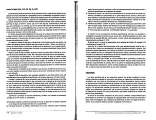 SIMBOLISMO DEL COLOR EN EL HTP
En las secciones previas se trataron los dibujos cromáticos como si fuesen dibujos de lápizque pe-
netrasen con mayor profuncfdad en la personalidad. Ahora se considerará el uso específico de los di-
ferentes colores con el fin de presentar un enfoque más acabado acerca de lacontnbución cromática..
Algunos examinados emplean los crayones con la ansiedad y la vacilación característica de
sus pautas habituales de conducta. Realizan líneas débiles e indecisas, y los colores que eligen
se limitan al negro, al marrón o al azul, que son los más seguros. No se animan a utilizar los
rojos, los anaranjados o los amarillos, que son los colores más audaces; esto revela la constric-
ción y la indecisión de sus personalidades. Este uso del color ubica a los examinados en el ex-
tremo de un continuo de la personalidad donde prevalece una exagerada cautela con respecto
al intercambio de placer o dolor con los demás.
En cambio, las personas psicológicamente más sanas se sumergen más profundamente en
la tarea cromática, utilizan con confianza los colores cálidos, ejercen una presión firme y segura
con los crayones, y, de este modo, demuestran poseer una mayor seguridad en las áreas emo-
cionales representadas por el color.
En el extremo opuesto de esta gama más sana del continuo están aquellos que ejercen una
presión casi salvaje (a menudo aprietan tanto que rompen el crayón) y utilizan una mezcla inar-
mónica de colores cálidos. Los individuos de este grupo se caracterizan por un estado psicoló-
gico de excesiva labilidad, de emociones turbulentas, de urgentes necesidades Internas dentro
de un encuadre cargado de tensión.
Desde un punto de vista normativo, la gama de colores promedio está constituida por el em-
pleo de tres acinco colores para la casa, dos o tres para el árbol y tres acinco para la persona.
Los examinados que demuestran un uso inhibido del color, es decir por debajo de esta
gama, son personas incapaces de establecer relaciones personales cálidas y libres. Los "emo-
cionalmente tímidos· utilizan el crayón como si fuese un lápiz y no colorean. Si el color se utiliza
por encima de la gama normativa promedio, y sobre todo si se combina con el empleo no con-
vencional de éstos, es característico de las personas incapaces de ejercer un control adecuado
sobre sus impulsos emocionales.
Recientemente un psicótico reveló, mediante el uso del color, su falta de control y su rup-
tura con la realidad convencional: dibujó cada una de las ocho ventanas que tenía la casa de
un color diferente.
Anastasi y Foley (3) descubrieron que la excesiva variedad en el uso de los colores se da. casi
exdusivamente, entre los pacientes esquizofrénicos y los maniacos depresivos en la fase maniaca.
Lindberg (14) Eysenck (9) y otros, demostraron que al aumentar la edad decrece en los niños
el número de colores que se emplean, lo que concuerda con el incremento en el control emocio-
nal que se produce con la edad. England (8) diferenció entre niños •problemas• y niños norma-
les por el medio del uso inapropiado del color que demostraban los primeros. 8 hecho de que
los niños más jóvenes y, por lo tanto, más incontrolados, y los adultos con una disminución en
la capacidad de control (esquizofrénico y maniaco) manifiesten un uso más expansivo del color,
confirma la hipótesis proyectiva gráfica que relaciona este modo de emplear el color con el control
inadecuado de la emocionalidad.
Jhon Payne (17) elaboró un esquema interesante y fructífero para clasificar el rendimiento
cromático en el HTP. Consta de cuatro ítems:
a) "Intensidad empática": se define como énfasis en el color de algún ítem en especial y aparece
en los dibujos de examinados normales con un ajuste flexible.
b) "Intensidad tensional": se refiere al reforzamiento de un color volviendo sobre él repetidas
170 EMANUEL F. HAMMER
veces. Se encuentra en la producción gráfica de personas ansiosas en las gamas normal y
neurótica, especialmente en los estados de ansiedad.
c) ·intensidad de choque": se trata de una intensfficación de las combinaciones de colores inar-
mónicos; manifiesta una perturbación de un grado más profundo cercana o dentro de la
gama psicótica. 8 paciente esquizofréRico que mencionamos antes y que había dibujado
cada una de las ocho ventanas con un color diferente ilustra este ftem. También en los ma-
niacos a menudo se observa el fenómeno de la •intensidad de choque·.
d) "Intensidad de presión": consiste en ejercer una presión inapropiada y excesivamente fuerte
sobre el crayón. Payne encontró este fenómeno en los HTP cromáticos de los débiles men-
tales y de los orgánicos. 8 autor cree que la •intensidad de presión· también se encuentra
en otros dos grupos de pacientes: los "psicópatas" agresivos y los paranoides.
En relación con las connotaciones simbólicas específicas de cada color por separado, la
investigación en general coincide en que el uso de rojos y amarillos constituye una fonna más
espontanea de expresión (22) que el de los azules o verdes, colores más representativos de un
comportamiento controlado (1, 2, 12)
8 uso del negro y el marrón es caracteristico de los estados de inhibición (5), represión (16)
y, posiblemente, represión (19).
Breck (6), en un estudio sobre doscientos niños cuyas edades oscilaban entre los dos y
los quince años, observó que la exageración del amarillo expresaba hostilidad y agresión. Esta
observación puede relacionarse con el estudio de Griffiths (1O) quien afirma que el amarillo es
el color preferido del niño, en sus estadios más tempranos, cuando a comienza a dibujar. Esto
coincide con la observación de Brick de que la niñez es el estadio de máxima libertad en cuanto
a experiencias de rabia y manifestaciones de hostilidad.
Buck (7) comprobó que el violeta es el color predilecto de los paranoides y considera que
el uso considerable de ese color indica la presencia de fuertes impulsos hacia la búsqueda de
poder, por lo general teñido de paranoia. Aún no se sabe si la necesidad de grandeza caracte-
rística del paranoico penetra en la misma corriente asociativa que vincula al violeta con la rea-
leza. La idea, aunque muy especulativa es, por cierto, interesante.
RESUMEN
Los datos empíricos que se han presentado, sugieren que la fase cromática en la tarea
gráfica proyectiva constituye un instrumento que penetra en capas más profundas de la per-
sonalidad y que, por lo tanto, al administrarse con los dibujos acromáticos, ofrece un retrato
de la jerarquía de conflictos y defensas del paciente con mayor riqueza y ajuste. Además de
los datos empíricos, se presenta una hipótesis teórica de tres factores: el impacto emocional
del color, las asociaciones infantiles que provocan los crayones y la repetición de la tarea
gráfica, como elementos que permiten que los dibujos cromáticos penetren por debajo de
las defensas del paciente con mayor profundidad y que puedan observarse los niveles más
básicos de la personalidad.
Se vinculó el uso inhibido o excesivo del color con los correlatos correspondientes de la
personalidad. Se comentó el uso exagerado de cualquiera de los ocho colores yse presentaron
datos sobre la investigación, que correlaciona las preferencias de color con rasgos de la perso-
nalidad. No es necesario destacar que debe investigarse mucho más aún.
9. EL HTP CROMÁTICO, UNA T~CNICA MÁS PROFUNDA PARA CAPTAR LA PERSONALIDAD 171
 