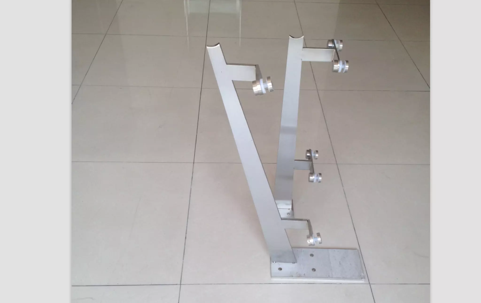 There are different styles
balustrades, in order to install
a circle at job site.