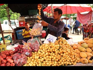 Market vendors at Kabinburi
 