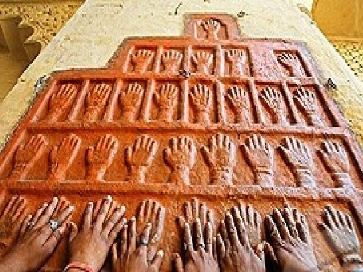 The iconography of sati