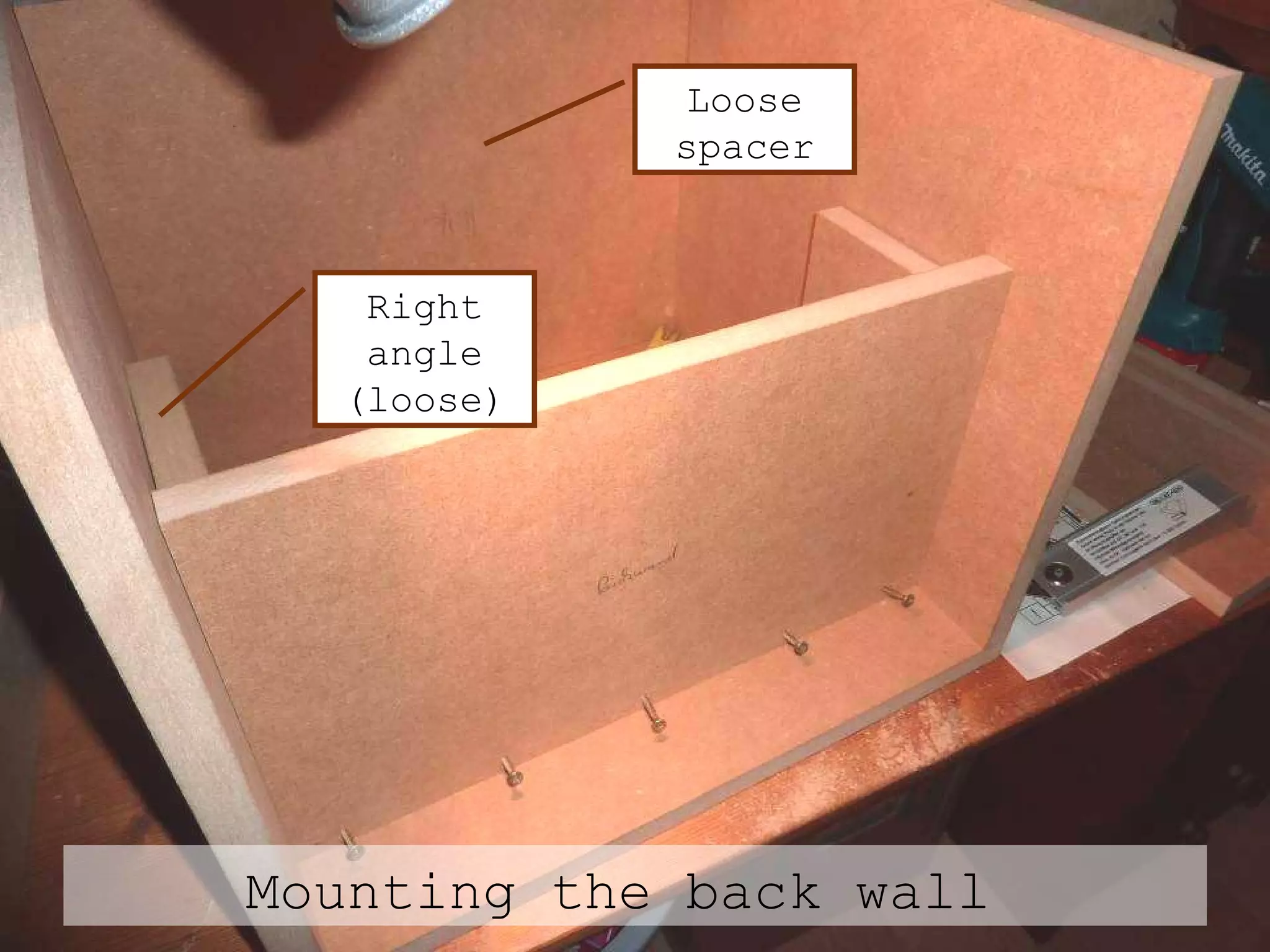 Mounting the back wall  Loose spacer Right angle (loose) 