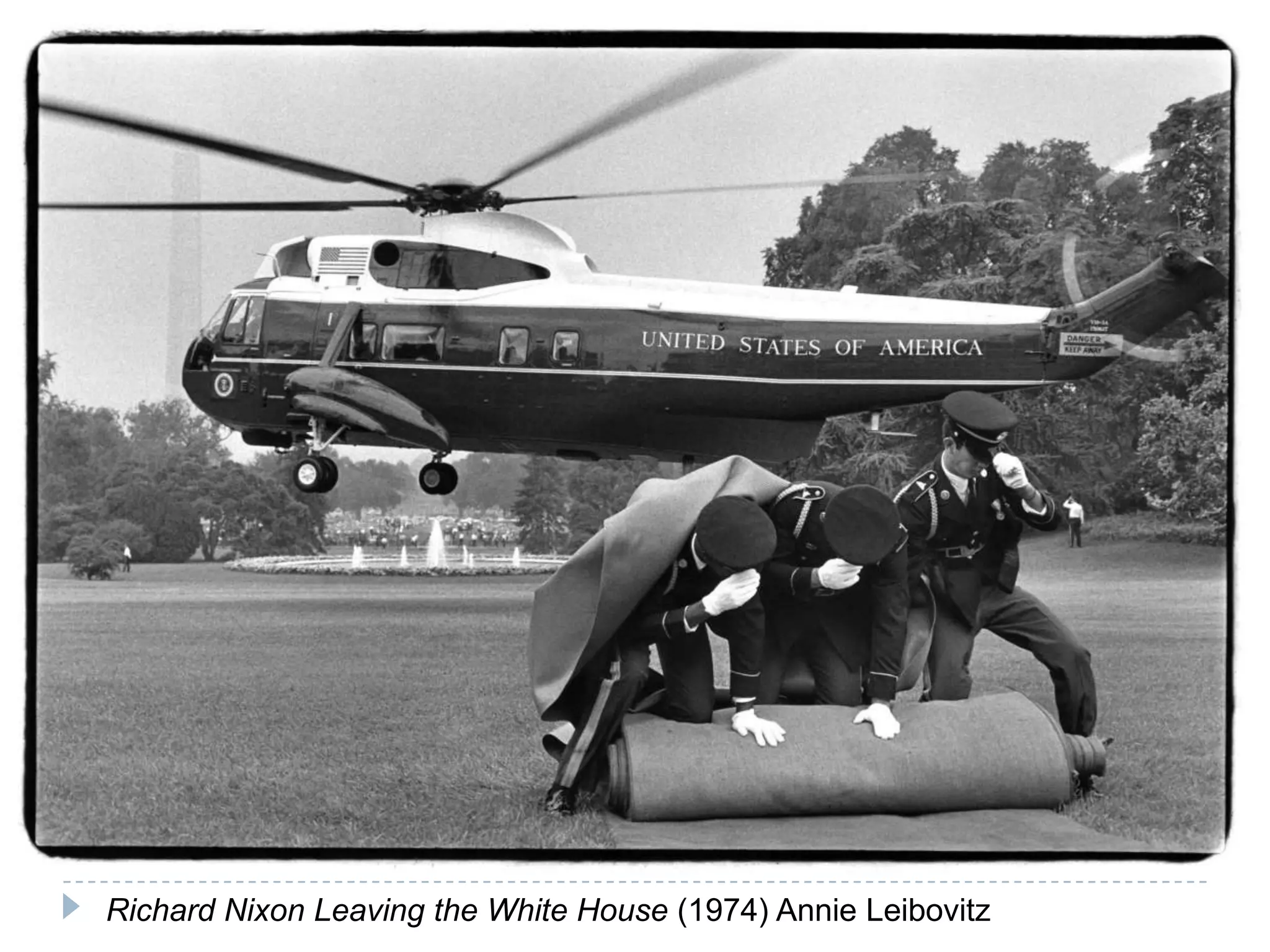 Richard Nixon Leaving the White House (1974) Annie Leibovitz
 
