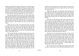 |
Đừng cho phép bất kì chuyển động nào! Cảm thôi! Đừng                            chuyển vào mắt mình một cách hoàn toàn và rồi nhìn vào
cho phép bất kì chuyển động nào. Dừng mọi chuyển động                           mắt ai đó, bạn sẽ thấm sâu vào người đó; bạn sẽ đi vào rất
của mắt. Cảm thấy dường như chúng đã trở thành đá, và                           sâu trong người đó.
rồi duy trì trong trạng thái mắt “đá” đó. Đừng làm bất kì
                                                                                     Nhắm mắt lại; nhìn con người bên trong bạn thật chi
điều gì; chỉ còn ở đó thôi. Rồi bỗng nhiên một hôm bạn sẽ                       tiết. Phần thứ nhất, bên ngoài nhất là nhìn vào thân thể
trở nên nhận biết rằng bạn đang nhìn vào bên trong bạn.                         bạn từ bên trong - từ trung tâm bên trong của bạn. Đứng
    Bạn đã từng thấy thân thể mình chỉ từ bên ngoài. Bạn                        đó và nhìn. Bạn sẽ bị tách biệt khỏi thân thể vì người nhìn
đã từng thấy thân thể mình trong gương hay bạn đã từng                          không bao giờ được nhìn vào. Người quan sát là khác với
thấy tay mình từ bên ngoài. Bạn không biết cái bên trong                        đối thể.
thân thể mình. Bạn chưa từng bao giờ đi vào trong con
                                                                                    Nếu bạn có thể thấy thân thể mình một cách hoàn
người riêng của mình; bạn chưa bao giờ ở trung tâm của                          toàn từ bên trong, bạn chẳng bao giờ có thể rơi vào ảo
thân thể mình và nhìn quanh xem cái gì có đó từ bên
                                                                                tưởng rằng bạn là thân thể. Thế thì bạn sẽ vẫn còn khác
trong.
                                                                                biệt - hoàn toàn khác biệt: bên trong nó nhưng không phải
    Nhắm mắt lại đi, thấy con người bên trong của mình                          là nó, trong thân thể nhưng không phải là thân thể. Đây là
từng chi tiết và đi từ chi nọ tới chi kia bên trong. Đi đến                     phần thứ nhất. Thế thì bạn có thể di chuyển. Thế thì bạn
tận ngón chân cái. Quên toàn bộ thân thể: chuyển tới                            tự do di chuyển. Một khi được tự do khỏi thân thể, được
ngón chân cái. Đứng ở đó và nhìn. Rồi chuyển lên qua                            tự do khỏi căn cước, bạn được tự do di chuyển. Bây giờ
cẳng chân, đi ngược lên, đi tới mọi chi. Thế thì nhiều điều                     bạn có thể di chuyển vào trong tâm trí mình - sâu xuống
xảy ra. Nhiều điều xảy ra!                                                      dưới. Đây là cái hang bên trong của tâm trí.
     Thế thì thân thể bạn trở thành phương tiện nhạy cảm                            Nếu bạn đi vào cái hang này của tâm trí, bạn sẽ trở
lắm, bạn thậm chí không thể nào tưởng tượng được ra                             nên phân tách cả với tâm trí nữa. Thế thì bạn sẽ thấy rằng
điều đó. Thế thì nếu bạn chạm vào ai đó, bạn có thể đi                          tâm trí cũng là đối thể mà bạn có thể nhìn vào, và rằng
vào trong tay của bạn một cách hoàn toàn và cái chạm đó                         việc đi vào tâm trí lần nữa là phân tách và khác biệt. Việc
sẽ trở thành biến đổi. Đó là điều được nói tới bởi cái động                     đi vào trong tâm trí này chính là điều được nói tới bởi
chạm của thầy, cái động chạm của thầy: thầy có thể                              “thấy chi tiết con người bên trong của bạn.” Thân thể và
chuyển vào bất kì chi nào một cách hoàn toàn, và rồi thầy                       tâm trí cả hai nên được đi vào và nhìn từ bên trong. Thế
được tập trung ở đó. Nếu bạn có thể chuyển vào bất kì                           thì bạn đơn thuần là nhân chứng, và nhân chứng này
phần nào của thân thể bạn một cách hoàn toàn, phần đó                           không thể nào được thấm nhuần vào.
trở thành sống động - sống động đến mức bạn không thể                               Đó là lí do tại sao nó chính là cốt lõi bên trong nhất
nào tưởng tượng được điều gì xảy ra cho phần đó. Thế thì                        của bạn: cái đó là bạn. Cái có thể thấm nhuần được, cái có
bạn có thể chuyển vào mắt hoàn toàn. Nếu bạn có thể
                                                                      |
                                                                 11/10/97 -4
                                                              28/03/2010 - 96
                           191                                                                               192
 