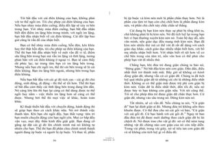 |
    Tôi bắt đầu với cái điên khùng của bạn, không phải                         bị ép buộc và kìm nén mới là phần chân thực hơn. Nó là
với tư thế ngồi im. Tôi cho phép cái điên khùng của bạn.                       phần của tâm trí bạn còn chủ chốt hơn là phần đang kìm
Nếu bạn nhảy múa điên cuồng, điều đối lập sẽ xảy ra bên                        nén, và phần chủ chốt này chắc chắn sẽ thắng.
trong bạn. Với nhảy múa điên cuồng, bạn bắt đầu nhận
                                                                                   Cái đang bị bạn kìm nén thực sự phải bị tống khứ ra,
biết đến điểm im lặng bên trong mình; với ngồi im lặng,                        chứ không phải là bị kìm nén. Nó đã tích luỹ lại trong bạn
bạn bắt đầu nhận biết về cái điên khùng. Cái đối lập bao                       bởi vì bạn thường xuyên kìm nén nó. Toàn bộ dạy dỗ, nền
giờ cũng là vấn đề của nhận biết.                                              văn minh, nền giáo dục đều mang tính kìm nén. Bạn đã
    Bạn có thể nhảy múa điên cuồng, hỗn độn, kêu khóc                          kìm nén nhiều thứ mà có thể vứt đi rất dễ dàng với cách
hay thở thật hỗn độn, tôi cho phép sự điên khùng của bạn.                      giáo dục khác, cách giáo dục nhiều nhận biết hơn, với bố
Thế thì bạn bắt đầu nhận biết về một vấn đề vi tế, điểm                        mẹ nhiều nhận biết hơn. Với nhận biết rõ rệt hơn về cơ
sâu lắng bên trong bạn mà vẫn im lặng và tĩnh lặng, tương                      chế bên trong của tâm trí, nền văn hoá có thể phải cho
phản hẳn với cái điên khùng ở ngoại vi. Bạn sẽ cảm thấy                        phép bạn vứt đi nhiều thứ.
rất phúc lạc; tại trung tâm bạn có im lặng bên trong.
                                                                                   Chẳng hạn, khi đứa trẻ đang giận chúng ta bảo nó,
Nhưng nếu bạn chỉ ngồi im, thế thì cái bên trong sẽ là cái                     “Đừng giận.” Nó bắt đầu kìm nén cơn giận. Dần dần, điều
điên khùng. Bạn im lặng bên ngoài, nhưng bên trong bạn                         nhất thời trở thành mãi mãi. Bây giờ sẽ không có hành
điên khùng.
                                                                               động giận dữ, nhưng vẫn cứ có giận dữ. Chúng ta đã tích
    Nếu bạn bắt đầu với cái gì đó tích cực - cái gì đó chủ                     luỹ quá nhiều giận dữ từ những cái chỉ là những điều nhất
động, sinh động, di động - thì thế sẽ tốt hơn. Thế thì bạn                     thời. Không ai có thể giận mãi được trừ phi cơn giận bị
sẽ bắt đầu cảm thấy cái tĩnh lặng bên trong đang lớn dần.                      kìm nén. Giận dữ là điều nhất thời, đến rồi đi; nếu nó
Nó càng lớn lên thì bạn lại càng có thể dùng được tư thế                       được bày tỏ bạn không còn giận nữa. Với tôi cũng thế.
ngồi hay nằm - việc thiền im lặng hơn sẽ càng có thể                           Tôi sẽ cho phép đứa trẻ được giận dữ chân thực hơn. Cứ
được. Nhưng bởi thế thì mọi việc sẽ khác, hoàn toàn                            giận dữ, nhưng vào sâu trong nó. Đừng kìm nén nó.
khác.                                                                              Tất nhiên, sẽ có vấn đề. Nếu chúng ta nói, “Cứ giận
    Kĩ thuật thiền bắt đầu với chuyển động, hành động thì                      đi” bạn lại định giận ai đó. Nhưng đứa trẻ không uốn theo
sẽ giúp bạn theo cả cách khác nữa. Nó trở thành việc                           khuôn được. Có thể đưa cho nó cái gối và bảo, “Cứ giận
thanh tâm. Khi bạn chỉ ngồi đấy, bạn thất vọng: tâm trí                        với cái gối đi. Cứ bạo hành với cái gối đi.” Ngay từ ban
bạn muốn chuyển động còn bạn ngồi yên. Mọi cơ bắp đều                          đầu đứa trẻ đã được nuôi dưỡng theo cách giận dữ bị lái
vặn vẹo, mọi dây thần kinh đều giật giật. Bạn đang cố                          chệch đi. Nó được trao cho vật gì đó: nó có thể ném tung
gắng áp đặt cái gì đó lên chính mình mà nó không tự                            những vật đó chừng nào cơn giận của nó còn tiếp diễn.
nhiên cho bạn. Thế thì bạn đã phân chia chính mình thành                       Trong vài phút, trong vài giây, nó sẽ tiêu tan cơn giận dữ
người đang ép buộc và người bị ép buộc. Và thực tế, phần                       và sẽ không còn tích luỹ gì về điều đó.
                                                                     |
                                                                11/10/97 -4
                                                             28/03/2010 - 20
                           39                                                                               40
 