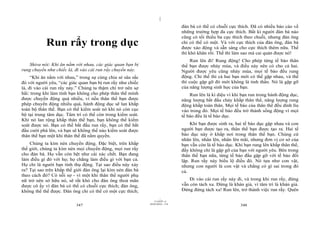 |
|
11/10/97 -4
347 28/03/2010 - 174
348
Run rẩy trong dục
Shiva nói: Khi ăn nằm với nhau, các giác quan bạn bị
rung chuyển như chiếc lá, đi vào cái run rẩy chuyển này.
“Khi ăn nằm với nhau,” trong sự cùng chia sẻ sâu sắc
đó với người yêu, “các giác quan bạn bị run rẩy như chiếc
lá, đi vào cái run rẩy này.” Chúng ta thậm chí trở nên sợ
hãi: trong khi làm tình bạn không cho phép thân thể mình
được chuyển động quá nhiều, vì nếu thân thể bạn được
phép chuyển động nhiều quá, hành động dục sẽ lan khắp
toàn bộ thân thể. Bạn có thể kiểm soát nó khi nó còn cục
bộ tại trung tâm dục. Tâm trí có thể còn trong kiểm soát.
Khi nó lan rộng khắp thân thể bạn, bạn không thể kiểm
soát được nó. Bạn có thể bắt đầu run rẩy, bạn có thể bắt
đầu cười phá lên, và bạn sẽ không thể nào kiểm soát được
thân thể bạn một khi thân thể đã nắm quyền.
Chúng ta kìm nén chuyển động. Đặc biệt, trên khắp
thế giới, chúng ta kìm nén mọi chuyển động, mọi run rẩy
cho đàn bà. Họ vẫn còn hệt như cái xác chết. Bạn đang
làm điều gì đó với họ; họ chẳng làm điều gì với bạn cả.
Họ chỉ là người bạn tình thụ động. Tại sao điều này xảy
ra? Tại sao trên khắp thế giới đàn ông lại kìm nén đàn bà
theo cách đó? Có nỗi sợ - vì một khi thân thể người phụ
nữ trở nên sở hữu nó, sẽ rất khó cho đàn ông thoả mãn
được cô ấy vì đàn bà có thể có chuỗi cực thích; đàn ông,
không thể thế được. Đàn ông chỉ có thể có một cực thích;
đàn bà có thể có chuỗi cực thích. Đã có nhiều báo cáo về
những trường hợp đa cực thích. Bất kì người đàn bà nào
cũng có tối thiểu ba cực thích theo chuỗi, nhưng đàn ông
chỉ có thể có một. Và với cực thích của đàn ông, đàn bà
được xáo động và sẵn sàng cho cực thích thêm nữa. Thế
thì khó khăn rồi. Thế thì làm sao mà cai quản được nó!
Run lên đi! Rung động! Cho phép từng tế bào thân
thể bạn được nhảy múa, và điều này nên có cho cả hai.
Người được yêu cũng nhảy múa, mọi tế bào đều rung
động. Chỉ thế thì cả hai bạn mới có thể gặp nhau, và thế
thì cuộc gặp gỡ đó mới không là tinh thần. Nó là gặp gỡ
của năng lượng sinh học của bạn.
Run lên là kì diệu vì khi bạn run trong hành động dục,
năng lượng bắt đầu chảy khắp thân thể, năng lượng rung
động khắp toàn thân. Mọi tế bào của thân thể đều dính líu
vào trong đó. Mọi tế bào đều trở thành sống động vì mọi
tế bào đều là tế bào dục.
Khi bạn được sinh ra, hai tế bào dục gặp nhau và con
người bạn được tạo ra, thân thể bạn được tạo ra. Hai tế
bào dục này ở khắp nơi trong thân thể bạn. Chúng cứ
nhân lên, nhân lên, nhân lên mãi, nhưng đơn vị cơ sở của
bạn vẫn còn là tế bào dục. Khi bạn rung lên khắp thân thể,
đấy không chỉ là gặp gỡ của bạn với người yêu. Bên trong
thân thể bạn nữa, từng tế bào đầu gặp gỡ với tế bào đối
lập. Run rẩy này biểu lộ điều đó. Nó tựa như con vật,
nhưng con người là con vật và chẳng có gì sai trong đó
cả.
Đi vào cái run rẩy này đi, và trong khi run rẩy, đừng
vẫn còn tách xa. Đừng là khán giả, vì tâm trí là khán giả.
Đừng đứng tách xa! Run lên, trở thành việc run rẩy. Quên
 