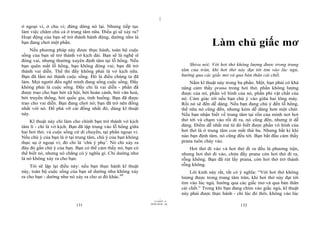 |
|
11/10/97 -4
131 28/03/2010 - 66
132
ở ngoại vi, ở chu vi; đừng dừng nó lại. Nhưng tiếp tục
làm việc chăm chú cả ở trung tâm nữa. Điều gì sẽ xảy ra?
Hoạt động của bạn sẽ trở thành hành động, dường như là
bạn đang chơi một phần.
Nếu phương pháp này được thực hành, toàn bộ cuộc
sống của bạn sẽ trở thành vở kịch dài. Bạn sẽ là nghệ sĩ
đóng vai, nhưng thường xuyên định tâm tại lỗ hổng. Nếu
bạn quên mất lỗ hổng, bạn không đóng vai; bạn đã trở
thành vai diễn. Thế thì đấy không phải là vở kịch nữa.
Bạn đã lầm nó thành cuộc sống. Đó là điều chúng ta đã
làm. Mọi người đều nghĩ mình đang sống cuộc sống. Đấy
không phải là cuộc sống. Đấy chỉ là vai diễn - phần đã
được trao cho bạn bởi xã hội, bởi hoàn cảnh, bởi văn hoá,
bởi truyền thống, bởi quốc gia, tình huống. Bạn đã được
trao cho vai diễn. Bạn đang chơi nó; bạn đã trở nên đồng
nhất với nó. Để phá vỡ cái đồng nhất đó, dùng kĩ thuật
này.
Kĩ thuật này chỉ làm cho chính bạn trở thành vở kịch
tâm lí - chỉ là vở kịch. Bạn đã tập trung vào lỗ hổng giữa
hai hơi thở, và cuộc sống cứ di chuyển, tại phần ngoại vi.
Nếu chú ý của bạn là ở tại trung tâm, chú ý của bạn không
thực sự ở ngoại vi; đó chỉ là ‘chú ý phụ’. Nó chỉ xảy ra
đâu đó gần chú ý của bạn. Bạn có thể cảm thấy nó, bạn có
thể biết nó, nhưng nó chẳng có ý nghĩa gì. Chỉ dường như
là nó không xảy ra cho bạn.
Tôi sẽ lặp lại điều này: nếu bạn thực hành kĩ thuật
này, toàn bộ cuộc sống của bạn sẽ dường như không xảy
ra cho bạn - dường như nó xảy ra cho ai đó khác.69
Làm chủ giấc mơ
Shiva nói: Với hơi thở không lượng được trong trung
tâm của trán, khi hơi thở này đạt tới tim vào lúc ngủ,
hướng qua các giấc mơ và qua bản thân cái chết.
Nắm kĩ thuật này trong ba phần. Một, bạn phải có khả
năng cảm thấy prana trong hơi thở, phần không lượng
được của nó, phần vô hình của nó, phần phi vật chất của
nó. Cảm giác tới nếu bạn chú ý vào giữa hai lông mày.
Rồi nó sẽ đến dễ dàng. Nếu bạn đang chú ý đến lỗ hổng,
thế nữa nó cũng đến, nhưng kém dễ dàng hơn một chút.
Nếu bạn nhận biết về trung tâm tại rốn của mình nơi hơi
thở tới và chạm vào rồi đi ra, nó cũng đến, nhưng ít dễ
dàng. Điểm dễ nhất mà từ đó biết được phần vô hình của
hơi thở là ở trung tâm con mắt thứ ba. Nhưng bất kì khi
nào bạn định tâm, nó cũng đều tới. Bạn bắt đầu cảm thấy
prana tuôn chảy vào.
Hơi thở đi vào và hơi thở đi ra đều là phương tiện,
nhưng hơi thở đi vào, chứa đầy prana còn hơi thở đi ra,
rỗng không. Bạn đã rút lấy prana, còn hơi thở trở thành
rỗng không.
Lời kinh này rất, rất có ý nghĩa: “Với hơi thở không
lượng được trong trung tâm trán, khi hơi thở này đạt tới
tim vào lúc ngủ, hướng qua các giấc mơ và qua bản thân
cái chết.” Trong khi bạn đang chìm vào giấc ngủ, kĩ thuật
này phải được thực hành - chỉ lúc đó thôi, không vào lúc
 