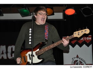 Le bassiste: COREY!
 