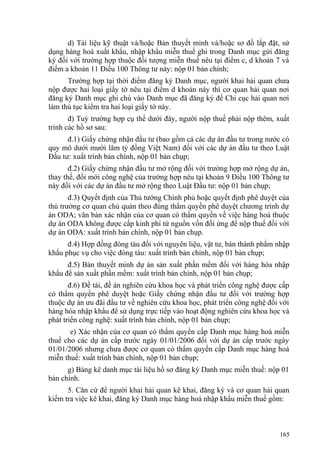 d) Tài liệu kỹ thuật và/hoặc Bản thuyết minh và/hoặc sơ đồ lắp đặt, sử
dụng hàng hoá xuất khẩu, nhập khẩu miễn thuế ghi trong Danh mục gửi đăng
ký đối với trường hợp thuộc đối tượng miễn thuế nêu tại điểm c, d khoản 7 và
điểm a khoản 11 Điều 100 Thông tư này: nộp 01 bản chính;
Trường hợp tại thời điểm đăng ký Danh mục, người khai hải quan chưa
nộp được hai loại giấy tờ nêu tại điểm d khoản này thì cơ quan hải quan nơi
đăng ký Danh mục ghi chú vào Danh mục đã đăng ký để Chi cục hải quan nơi
làm thủ tục kiểm tra hai loại giấy tờ này.
đ) Tuỳ trường hợp cụ thể dưới đây, người nộp thuế phải nộp thêm, xuất
trình các hồ sơ sau:
đ.1) Giấy chứng nhận đầu tư (bao gồm cả các dự án đầu tư trong nước có
quy mô dưới mười lăm tỷ đồng Việt Nam) đối với các dự án đầu tư theo Luật
Đầu tư: xuất trình bản chính, nộp 01 bản chụp;
đ.2) Giấy chứng nhận đầu tư mở rộng đối với trường hợp mở rộng dự án,
thay thế, đổi mới công nghệ của trường hợp nêu tại khoản 9 Điều 100 Thông tư
này đối với các dự án đầu tư mở rộng theo Luật Đầu tư: nộp 01 bản chụp;
đ.3) Quyết định của Thủ tướng Chính phủ hoặc quyết định phê duyệt của
thủ trưởng cơ quan chủ quản theo đúng thẩm quyền phê duyệt chương trình dự
án ODA; văn bản xác nhận của cơ quan có thẩm quyền về việc hàng hoá thuộc
dự án ODA không được cấp kinh phí từ nguồn vốn đối ứng để nộp thuế đối với
dự án ODA: xuất trình bản chính, nộp 01 bản chụp.
đ.4) Hợp đồng đóng tàu đối với nguyên liệu, vật tư, bán thành phẩm nhập
khẩu phục vụ cho việc đóng tàu: xuất trình bản chính, nộp 01 bản chụp;
đ.5) Bản thuyết minh dự án sản xuất phần mềm đối với hàng hóa nhập
khẩu để sản xuất phần mềm: xuất trình bản chính, nộp 01 bản chụp;
đ.6) Đề tài, đề án nghiên cứu khoa học và phát triển công nghệ được cấp
có thẩm quyền phê duyệt hoặc Giấy chứng nhận đầu tư đối với trường hợp
thuộc dự án ưu đãi đầu tư về nghiên cứu khoa học, phát triển công nghệ đối với
hàng hóa nhập khẩu để sử dụng trực tiếp vào hoạt động nghiên cứu khoa học và
phát triển công nghệ: xuất trình bản chính, nộp 01 bản chụp;
e) Xác nhận của cơ quan có thẩm quyền cấp Danh mục hàng hoá miễn
thuế cho các dự án cấp trước ngày 01/01/2006 đối với dự án cấp trước ngày
01/01/2006 nhưng chưa được cơ quan có thẩm quyền cấp Danh mục hàng hoá
miễn thuế: xuất trình bản chính, nộp 01 bản chụp;
g) Bảng kê danh mục tài liệu hồ sơ đăng ký Danh mục miễn thuế: nộp 01
bản chính.
5. Căn cứ để người khai hải quan kê khai, đăng ký và cơ quan hải quan
kiểm tra việc kê khai, đăng ký Danh mục hàng hoá nhập khẩu miễn thuế gồm:
165
 