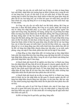 a) Công văn yêu cầu xét miễn thuế của tổ chức, cá nhân sử dụng hàng
hoá xuất khẩu, nhập khẩu (trừ trường hợp tại điểm b khoản này); trong đó nêu
rõ loại hàng hoá, trị giá, số tiền thuế, lý do xét miễn thuế, tờ khai hải quan;
trường hợp có nhiều loại hàng hoá, thuộc nhiều tờ khai hải quan khác nhau thì
phải liệt kê các loại hàng hoá, các tờ khai hải quan xét miễn thuế; cam kết kê
khai chính xác, cung cấp đúng hồ sơ và sử dụng đúng mục đích miễn thuế: nộp
01 bản chính;
b) Công văn yêu cầu xét miễn thuế của Bộ Quốc phòng, Bộ Công an
hoặc đơn vị được Bộ Quốc phòng, Bộ Công an ủy quyền, phân cấp (trong đó
nêu rõ: Hàng hóa nhập khẩu phục vụ an ninh, quốc phòng thuộc nguồn vốn
ngân sách trung ương, địa phương; Số lượng, chủng loại, trị giá hàng hoá nhập
khẩu của từng mục thuộc Danh mục do Bộ Quốc phòng, Bộ Công an phê duyệt,
đã được thống nhất với Bộ Tài chính từ đầu năm - chậm nhất đến hết 31/03
hàng năm Bộ Quốc phòng, Bộ Công an phải đăng ký kế hoạch nhập khẩu trong
năm với Bộ Tài chính; Số tiền thuế, tờ khai hải quan; Trường hợp có nhiều loại
hàng hóa thuộc nhiều tờ khai hải quan khác nhau thì phải liệt kê các loại hàng
hóa, các tờ khai hải quan xét miễn thuế; Cam kết kê khai chính xác, cung cấp
đúng hồ sơ và sử dụng đúng mục đích miễn thuế) kèm theo phiếu theo dõi trừ
lùi đối với hàng hoá nhập khẩu chuyên dùng trực tiếp phục vụ an ninh, quốc
phòng: công văn nộp 01 bản chính, phiếu theo dõi trừ lùi nộp 01 bản chính;
c) Hợp đồng uỷ thác nhập khẩu (đối với trường hợp uỷ thác nhập khẩu)
hoặc giấy báo trúng thầu kèm theo hợp đồng cung cấp hàng hoá (đối với trường
hợp nhập khẩu thông qua đấu thầu), trong đó nêu rõ giá thanh toán không bao
gồm thuế nhập khẩu: nộp 01 bản chụp;
d) Quyết định phê duyệt đề tài nghiên cứu khoa học và Danh mục hàng
hóa cần nhập khẩu để thực hiện đề tài do Bộ quản lý chuyên ngành cấp đối với
hàng hoá nhập khẩu chuyên dùng trực tiếp phục vụ cho nghiên cứu khoa học:
nộp 01 bản chính quyết định phê duyệt, 01 bản chụp Danh mục hàng hoá cần
nhập khẩu để thực hiện đề tài kèm theo bản chính để đối chiếu (trường hợp
nhập khẩu nhiều lần thì phải kèm theo phiếu theo dõi trừ lùi);
e) Quyết định phê duyệt dự án đầu tư trang thiết bị và Danh mục trang
thiết bị thuộc dự án cần nhập khẩu do Bộ quản lý chuyên ngành cấp đối với
hàng hoá nhập khẩu chuyên dùng trực tiếp phục vụ cho giáo dục, đào tạo: nộp
01 bản chính (trường hợp nhập khẩu nhiều lần thì phải kèm theo phiếu theo dõi
trừ lùi);
g) Điều ước quốc tế mà Việt Nam là thành viên: nộp 01 bản chụp; văn
bản của cơ quan Nhà nước liên quan về việc xác nhận phạm vi, hàng hóa miễn
thuế theo Điều ước quốc tế: 01 bản chính đối với trường hợp đề nghị miễn thuế
theo Điều ước quốc tế;
h) Đối với hàng hoá là quà biếu, quà tặng, hàng mẫu:
178
 