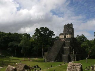 Templo de la Luna En la Plaza Central 