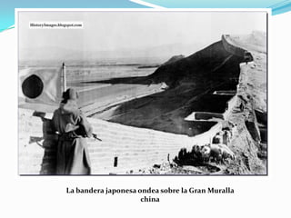 La bandera japonesa ondea sobre la Gran Muralla
china

 
