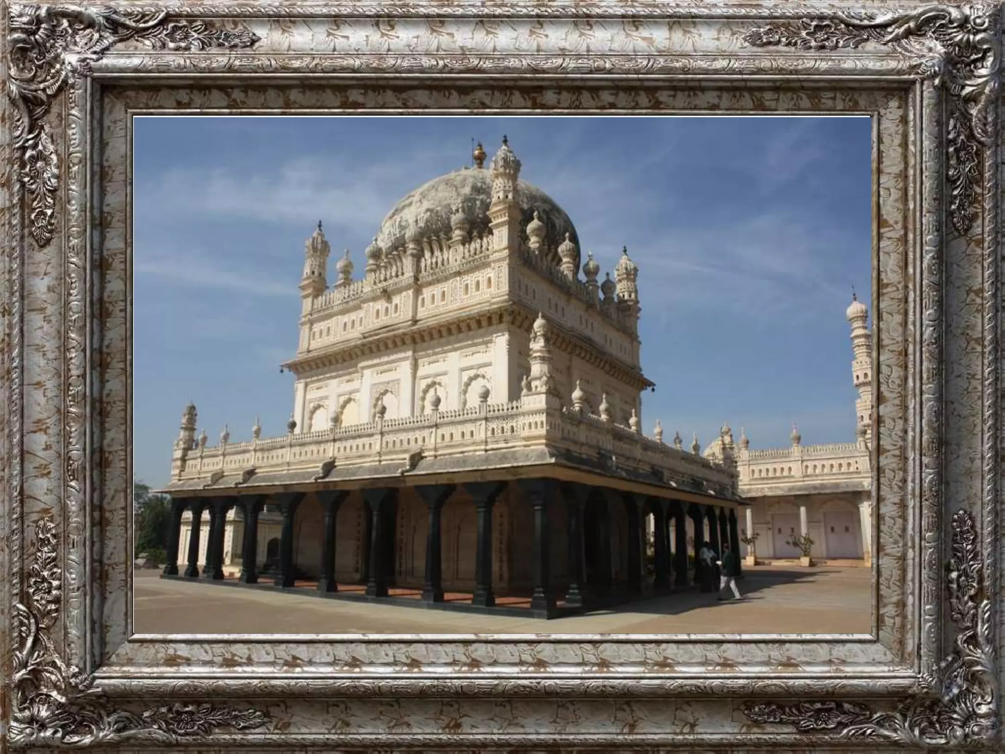Tipu Sultan Fort and Palace - Bangalore KR 
Market: The monument of Tipu & his family's 
graveyard, typical Moghal architecture 
 
