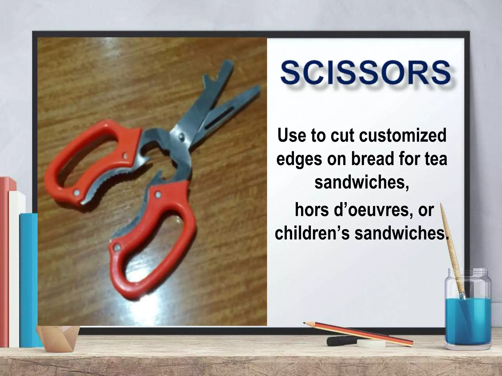 Use to cut customized
edges on bread for tea
sandwiches,
hors d’oeuvres, or
children’s sandwiches.
 