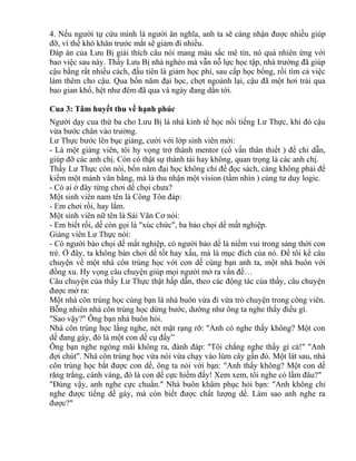 4. Nếu người tự cứu mình là người ân nghĩa, anh ta sẽ càng nhận được nhiều giúp 
đỡ, vì thế khó khăn trước mắt sẽ giảm đi nhiều. 
Đáp án của Lưu Bị giải thích câu nói mang màu sắc mê tín, nó quả nhiên ứng với 
bao việc sau này. Thấy Lưu Bị nhà nghèo mà vẫn nỗ lực học tập, nhà trường đã giúp 
cậu bằng rất nhiều cách, đầu tiên là giảm học phí, sau cấp học bổng, rồi tìm cả việc 
làm thêm cho cậu. Qua bốn năm đại học, chợt ngoảnh lại, cậu đã một hơi trải qua 
bao gian khổ, hệt như đêm đã qua và ngày đang dần tới. 
Cua 3: Tâm huyết thu về hạnh phúc 
Người dạy cua thứ ba cho Lưu Bị là nhà kinh tế học nổi tiếng Lư Thực, khi đó cậu 
vừa bước chân vào trường. 
Lư Thực bước lên bục giảng, cười với lớp sinh viên mới: 
- Là một giảng viên, tôi hy vọng trở thành mentor (cố vấn thân thiết ) để chỉ dẫn, 
giúp đỡ các anh chị. Còn có thật sự thành tài hay không, quan trọng là các anh chị. 
Thầy Lư Thực còn nói, bốn năm đại học không chỉ để đọc sách, càng không phải để 
kiếm một mảnh văn bằng, mà là thu nhận một vision (tầm nhìn ) cùng tư duy logic. 
- Có ai ở đây từng chơi dế chọi chưa? 
Một sinh viên nam tên là Công Tôn đáp: 
- Em chơi rồi, hay lắm. 
Một sinh viên nữ tên là Sái Văn Cơ nói: 
- Em biết rồi, dế còn gọi là "xúc chức", ba bảo chọi dế mất nghiệp. 
Giảng viên Lư Thực nói: 
- Có người bảo chọi dế mất nghiệp, có người bảo dế là niềm vui trong sáng thời con 
trẻ. Ở đây, ta không bàn chơi dế tốt hay xấu, mà là mục đích của nó. Để tôi kể câu 
chuyện về một nhà côn trùng học với con dế cùng bạn anh ta, một nhà buôn với 
đồng xu. Hy vọng câu chuyện giúp mọi người mở ra vấn đề… 
Câu chuyện của thầy Lư Thực thật hấp dẫn, theo các động tác của thầy, câu chuyện 
được mở ra: 
Một nhà côn trùng học cùng bạn là nhà buôn vừa đi vừa trò chuyện trong công viên. 
Bỗng nhiên nhà côn trùng học dừng bước, dường như ông ta nghe thấy điều gì. 
"Sao vậy?" Ông bạn nhà buôn hỏi. 
Nhà côn trùng học lắng nghe, nét mặt rạng rỡ: "Anh có nghe thấy không? Một con 
dế đang gáy, đó là một con dế cụ đấy” 
Ông bạn nghe ngóng mãi không ra, đành đáp: "Tôi chẳng nghe thấy gì cả!" "Anh 
đợi chút". Nhà côn trùng học vừa nói vừa chạy vào lùm cây gần đó. Một lát sau, nhà 
côn trùng học bắt được con dế, ông ta nói với bạn: "Anh thấy không? Một con dế 
răng trắng, cánh vàng, đó là con dế cực hiếm đấy! Xem xem, tôi nghe có lầm đâu?" 
"Đúng vậy, anh nghe cực chuẩn." Nhà buôn khâm phục hỏi bạn: "Anh không chỉ 
nghe được tiếng dế gáy, mà còn biết được chất lượng dế. Làm sao anh nghe ra 
được?" 
 