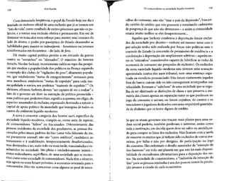 132
Vida líquida Os consumidores na sociedade líquido-moderna 133
Com demasiada freqüência, o papel do Estadohoje em dia é
limitado ao endosso oficial de uma exclusão que já se tornou um
"fato da vida",como resultadode outros processos que não os po-
líticos, e a tornar essa exclusão efetiva e permanente. Em vez de
flexionar os músculos num esforço para manter seus internos do
lado de dentro, o poder pós-panóptico do Estado desenvolve as
habilidades para manter osindesejáveis - forasteiros ou internos
transformados emforasteiros - do lado de fora.
Há muito capital político pronto a ser extraído da guerra
contra os "estranhos" ou "alienados". O ministro do Interior
francês, NicolasSarkozy, recentemente subiu ao topo das pesqui-
sas que medem a popularidade dos políticos na França seguindo
o exemplo dos clubes de "vigilantes do peso", altamente popula-
res, que estabelecem "metas de emagrecimento" semanais para
seus membros: estabeleceu "metas de expulsão" para cada mu-
nicipalidade e enviou aos prefeitos "manuais de expulsão".12
Os
eleitores, afirmou Sarkozy,devem "ser capazes de ver e avaliar"o
fato de o governo ser duro na execução da política prometida -
uma políticaque,podemos dizer,significa a queima,em efígie, do
espectro assustador da exclusão, espetáculo destinado a extrair o
capital de apoio político da ansiedade que transpira de todos os
cantos do ambiente líquido-moderno.
A nova e crescente categoria dos homini sacri, específica da
sociedade líquido-moderna, compõe-se, como seria de esperar,
de consumidores "falhos" ou fracassados. Diferentemente das
pessoas indolentes da sociedade dos produtores, as pessoasfra-
cassadas pelos atuais padrões da bios (uma vida diferenteda zoe,
ou puramente animal) não são "casos médicos", candidatos ao
tratamento e à reabilitação, temporariamente desafortunados,
mas destinados a ser,mais cedo ou mais tarde, reassimilados e re-
admitidos na sociedade. Sãoplena e verdadeiramente inúteis -
restos redundantes, supérfluos,de uma sociedade que serecons-
titui como uma sociedadede consumidores. Nada têm aoferecer,
seja agora ou num futuro próximo, à economia orientada para o
consumidor. Não vão acrescentar coisa alguma ao pool de mara-
vilhas do consumo, não vão "tirar o país da depressão", buscan-
do cartões de crédito que não possuem e esvaziando cadernetas
de poupança de que não sãodetentores - e assim a comunidade
estaria muito melhor se eles desaparecessem...
Aqueles que Sarkozy condenou à deportação foram excluí-
dos da sociedade por decreto— embora até mesmo nesse caso a
pré-seleção tenha sido realizada por forças não-políticas sem o
controle do Estado (a concessão de permissões de residência e a
condenação àdeportação são amplamente seletivas- aquelesen-
tre os "estranhos" considerados capazes de lubrificar as rodas da
economia de consumo são poupados da exclusão). Os excluídos
da nova variedade líquido-moderna não tiveram uma acusação
apresentada contra eles num tribunal, nem uma sentença regis-
trada ou veredicto pronunciado. Não foram exatamentejogados
fora do barco; caíram dele ou não conseguiram acompanhar sua
velocidade. Formam a "subclasse"de uma sociedade que seorgu-
lha de ter eliminado as distinções de classe e que preserva a me-
mória das classes apenas na separação entre os que perderam no
jogo do consumo e saíram, ou foram expulsos, do cassino e os
vencedores ejogadores dedicados com uma respeitável quantida-
de de dinheiro que os torna dignos de crédito.
Já que os atuais governos não traçam mais planos para uma or-
dem social perfeita, também perderam o interesse, assim como
toda a motivação, em decidir quem deve ser salvo ou amaldiçoa-
do para compor as listas dos excluídos. Mas ficaram com a tarefa
de remover os muitos que já tinham sido excluídos de outras ma-
neiras, por falha e não por desígnio, da participação no jogo
do consumo. Elesenfrentam o desafio assustador da "remoção do
lixo humano" em todo um planeta em que não há mais disponi-
bilidade de escoadouros ultramarinos para a deposição dos res-
tos. Na sociedade de consumidores, a "indústria da remoção do
lixo"para as pessoas rejeitadasé um dos poucos ramos da produ-
ção imunes à virada do ciclo econômico.
 