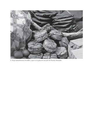 8. Arepa santandereana, bocadillo y queso en la plaza de mercado de Charalá, Santander.
 